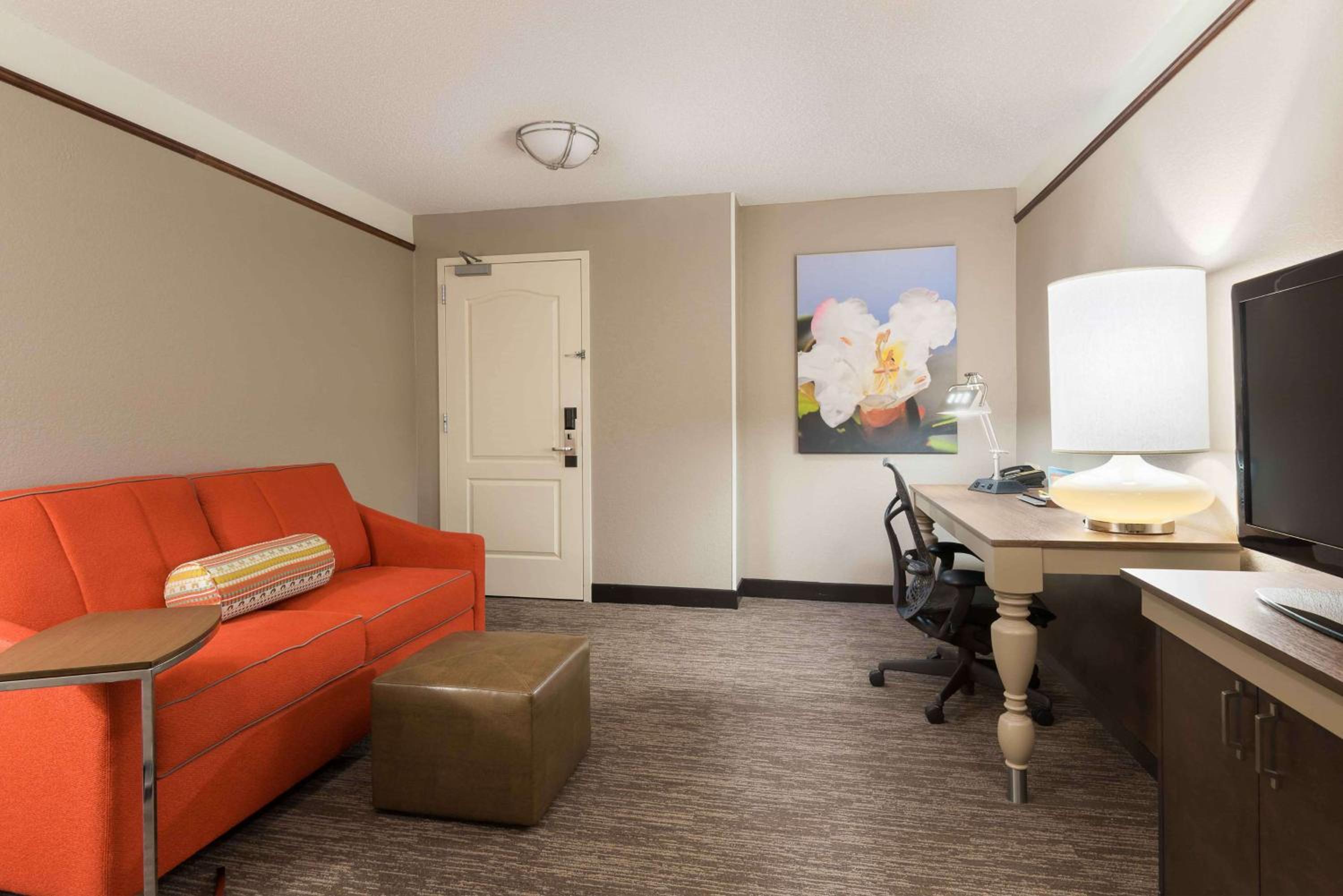 Junior King Suite with Sofa Bed - Photo 8