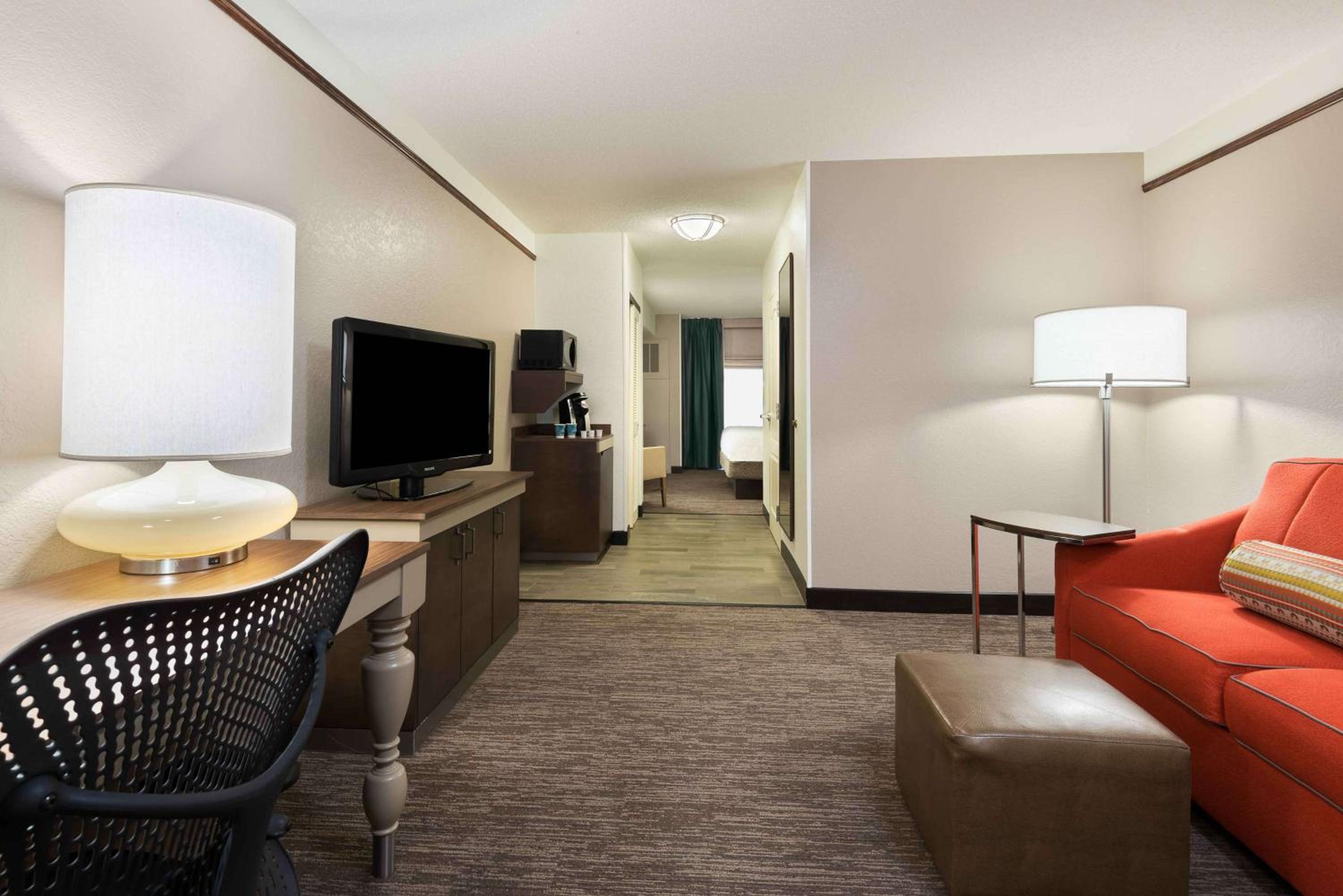 Junior King Suite with Sofa Bed - Photo 2