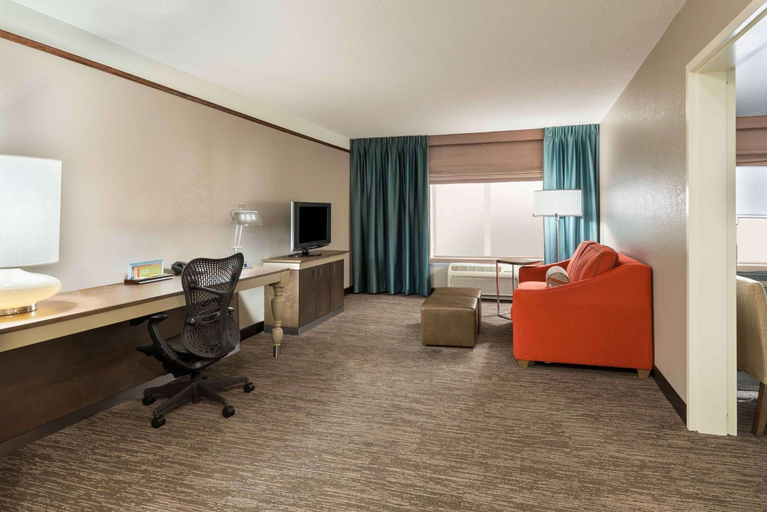 One-Bedroom King Suite with Sofa Bed - Photo 4