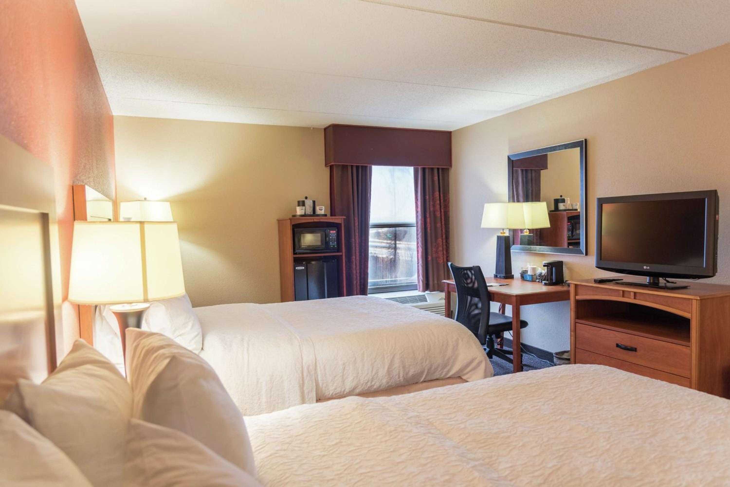 Room with Two Queen Beds - Non-Smoking - Photo 1