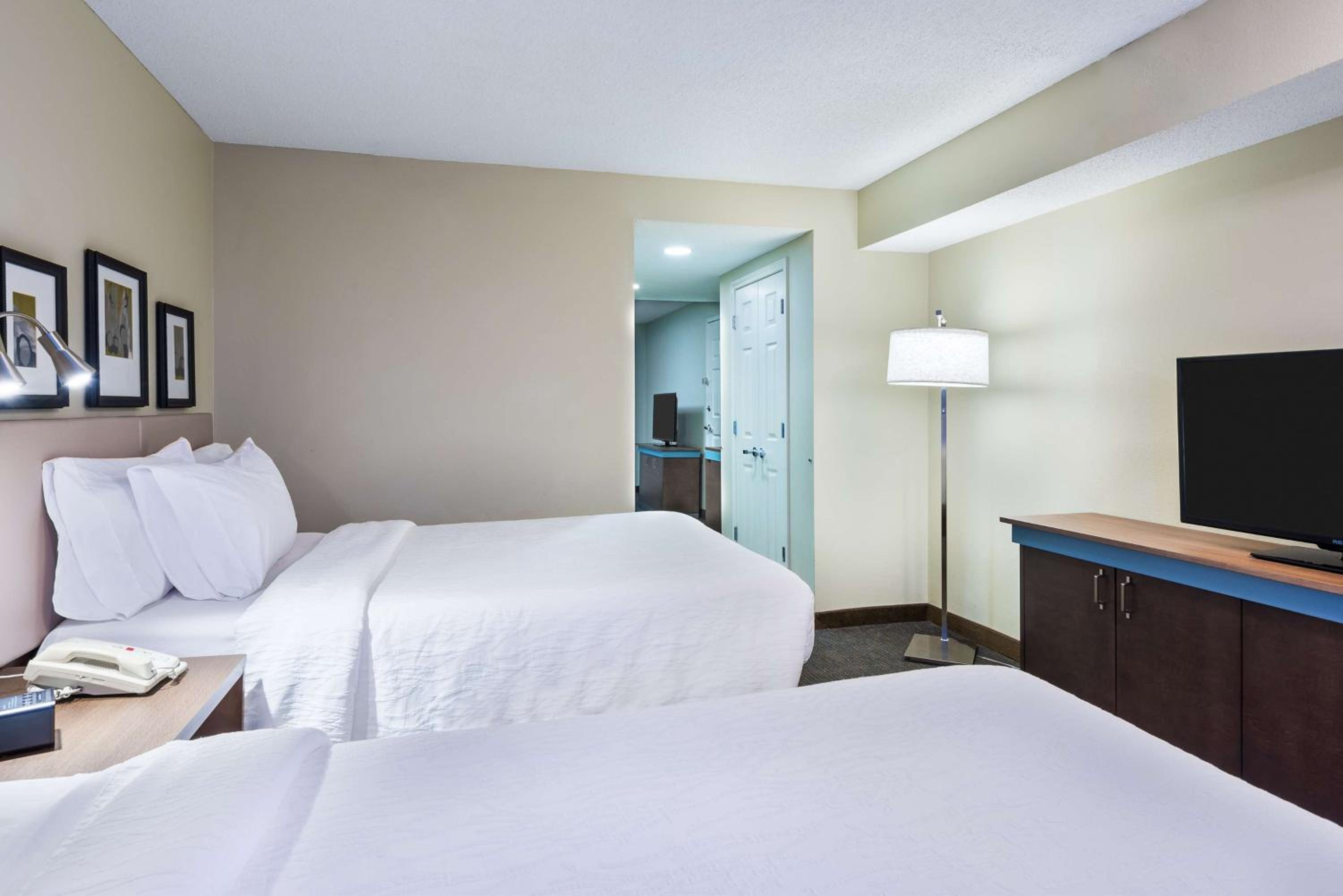 Double Room with Two Double Beds - Photo 6
