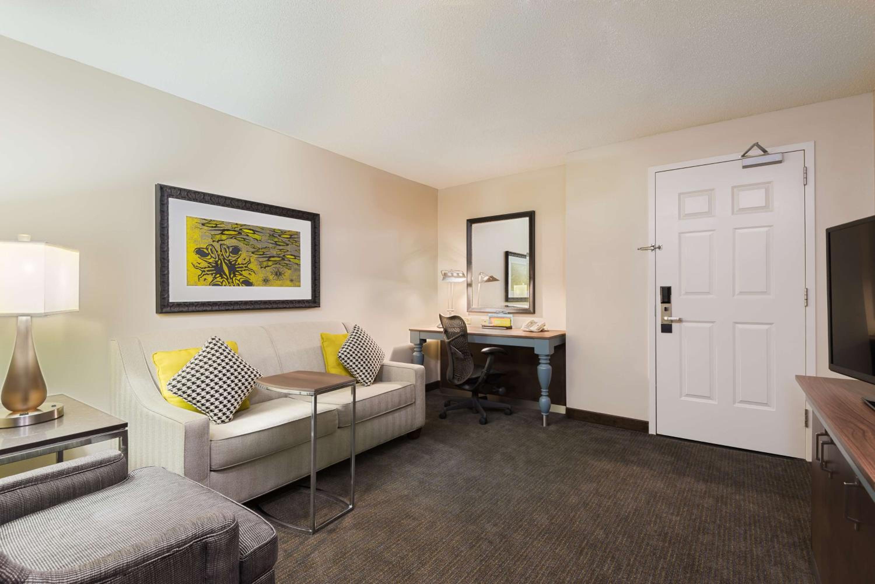 Junior King Suite with Sofa Bed - Photo 6