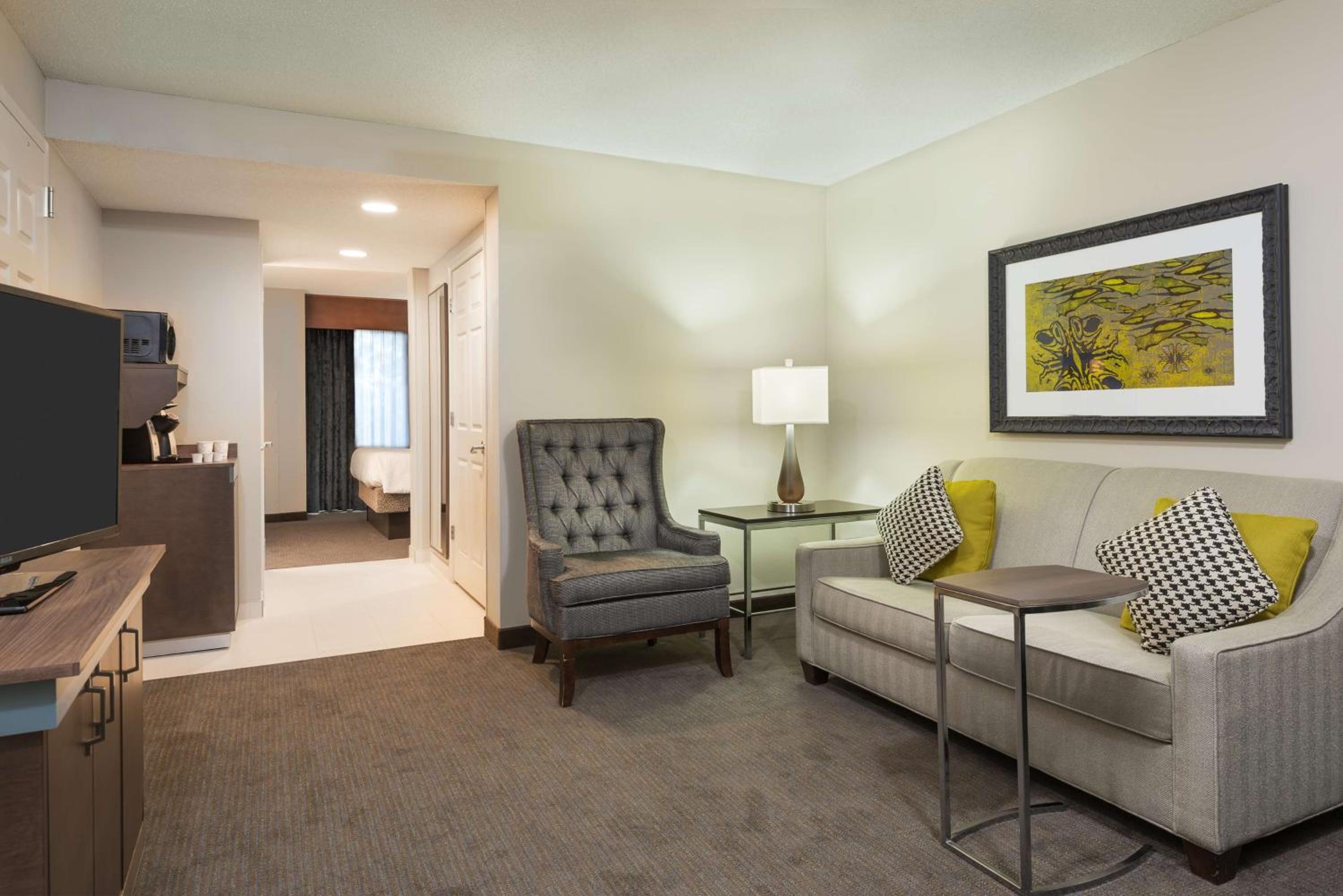 Junior King Suite with Sofa Bed - Photo 7