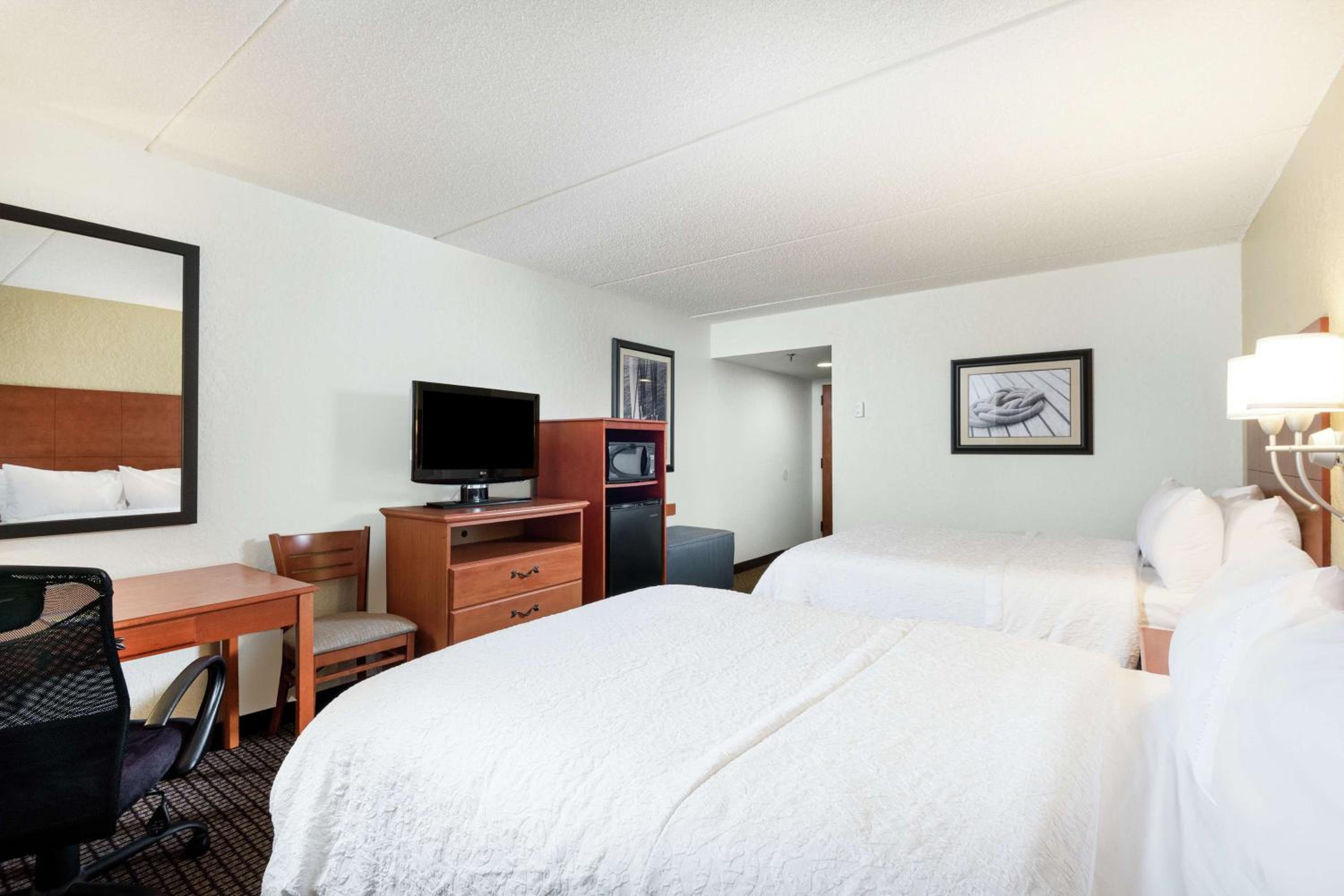 Double Room with Two Double Beds - Photo 2