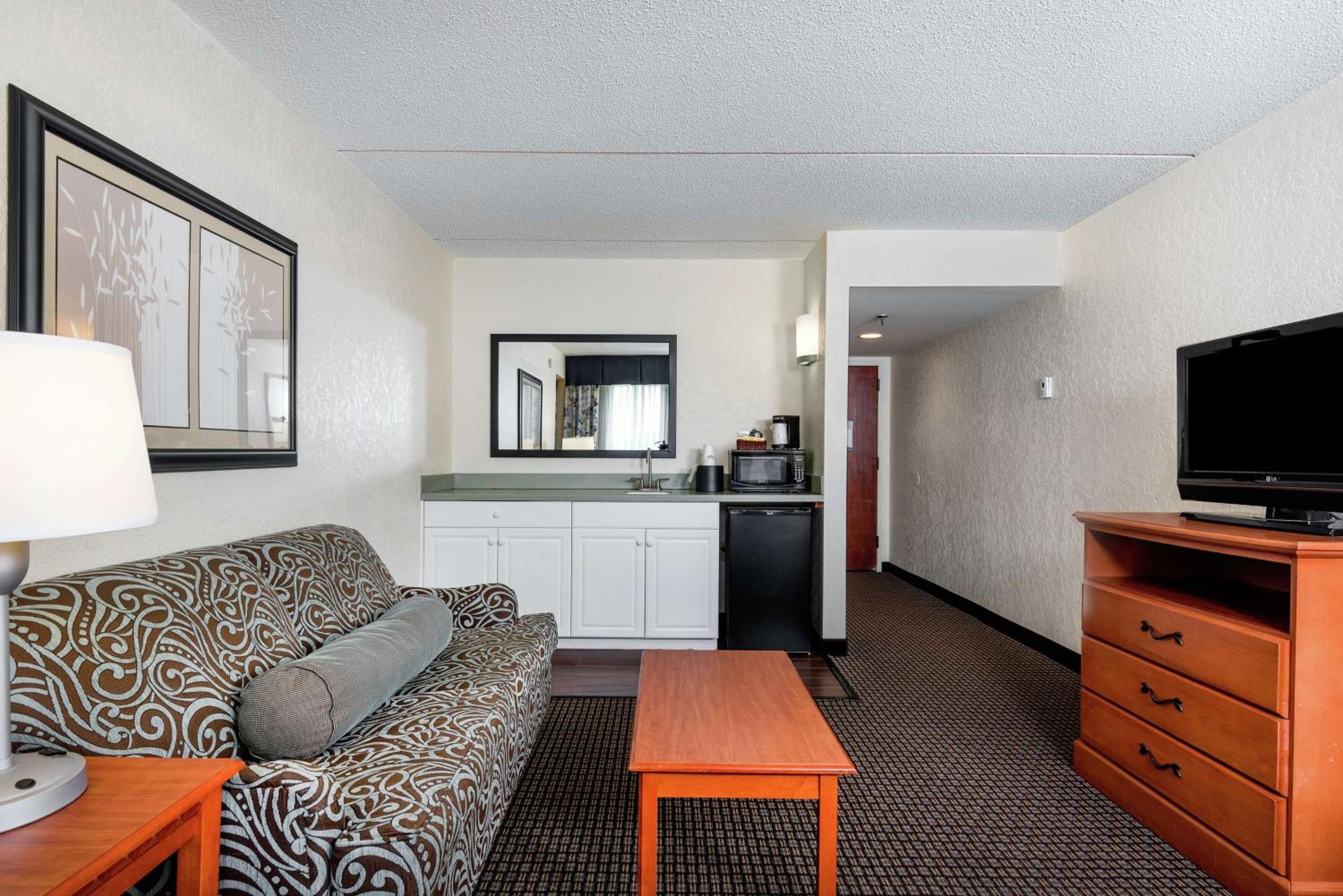 One-Bedroom King Suite with Sofa Bed - Non-Smoking - Photo 1