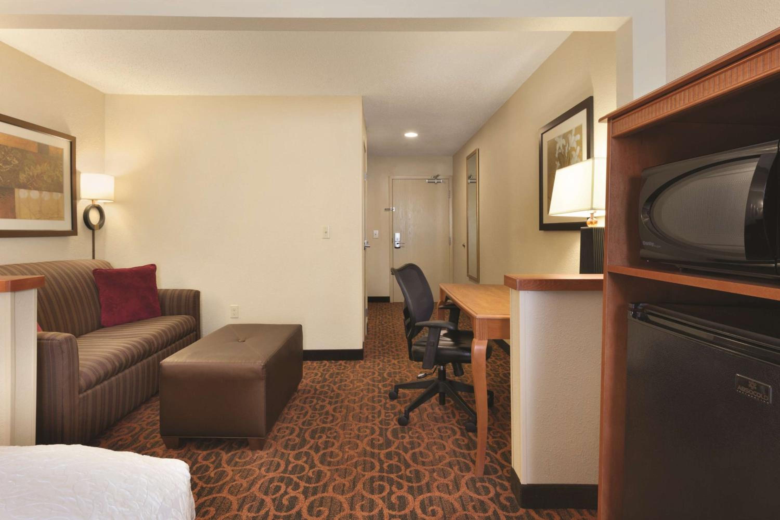 King Room with Sofa Bed and Study - Non-Smoking photo 1