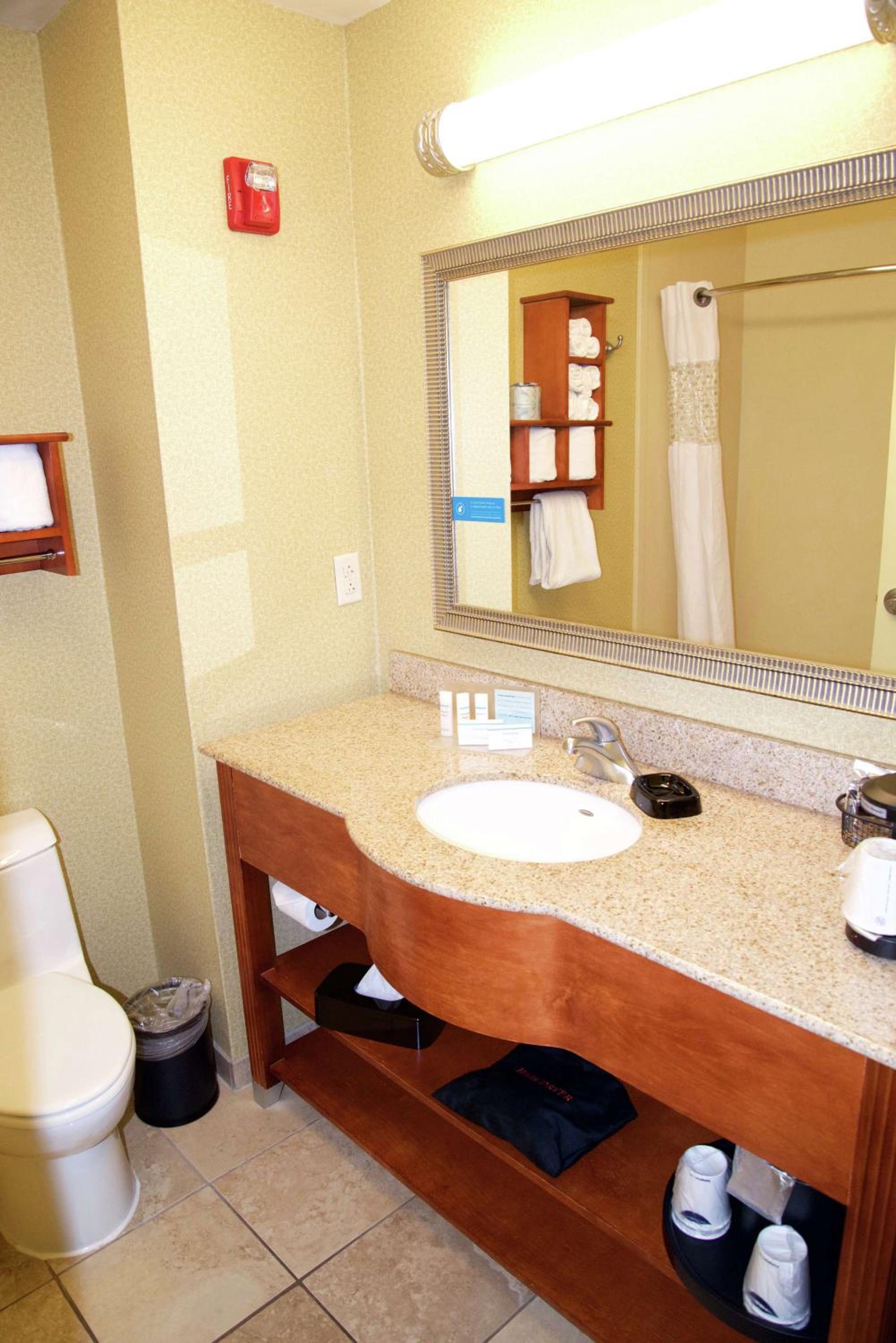 Room with Two Queen Beds - Non-Smoking - Photo 3
