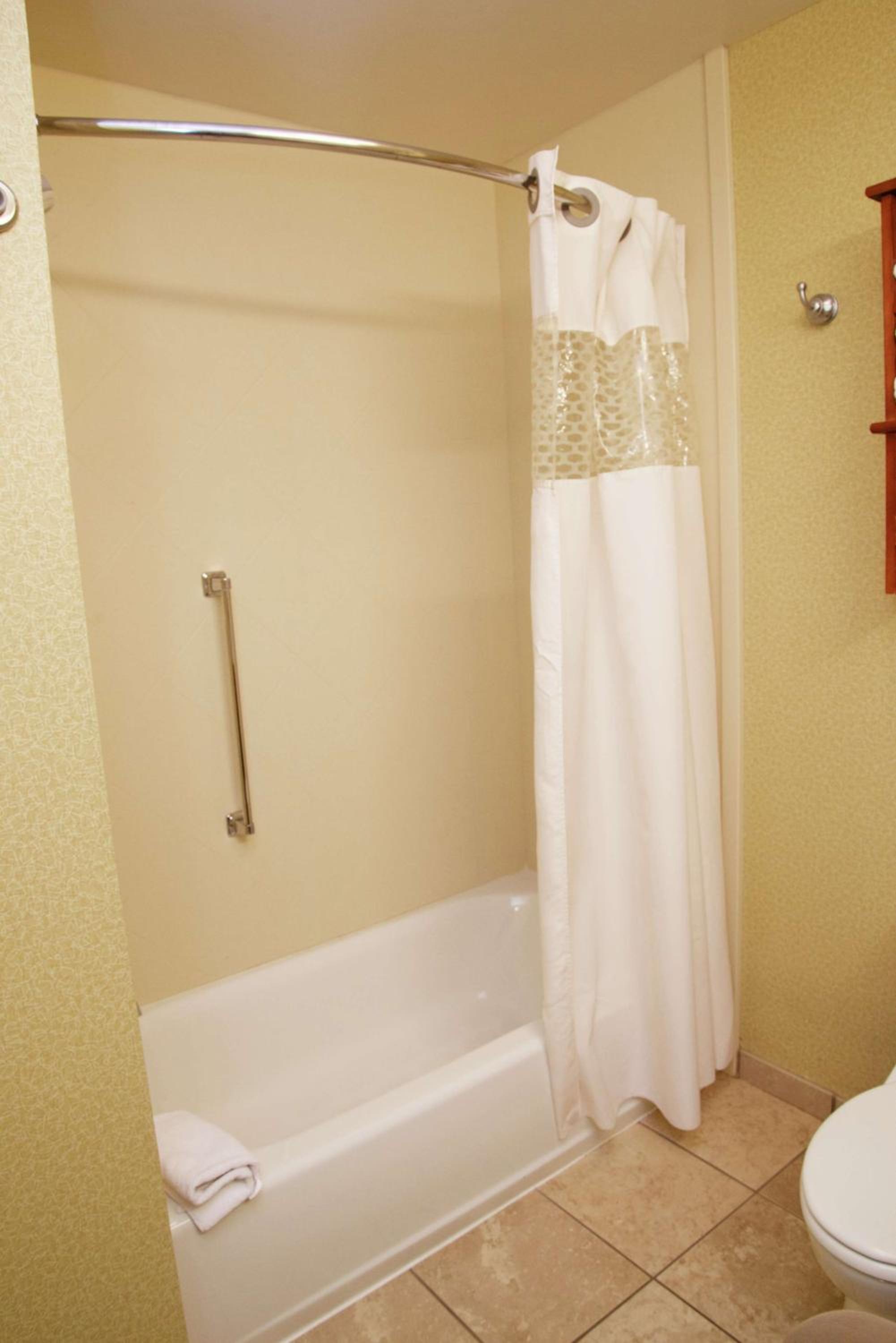 Room with Two Queen Beds - Non-Smoking - Photo 2