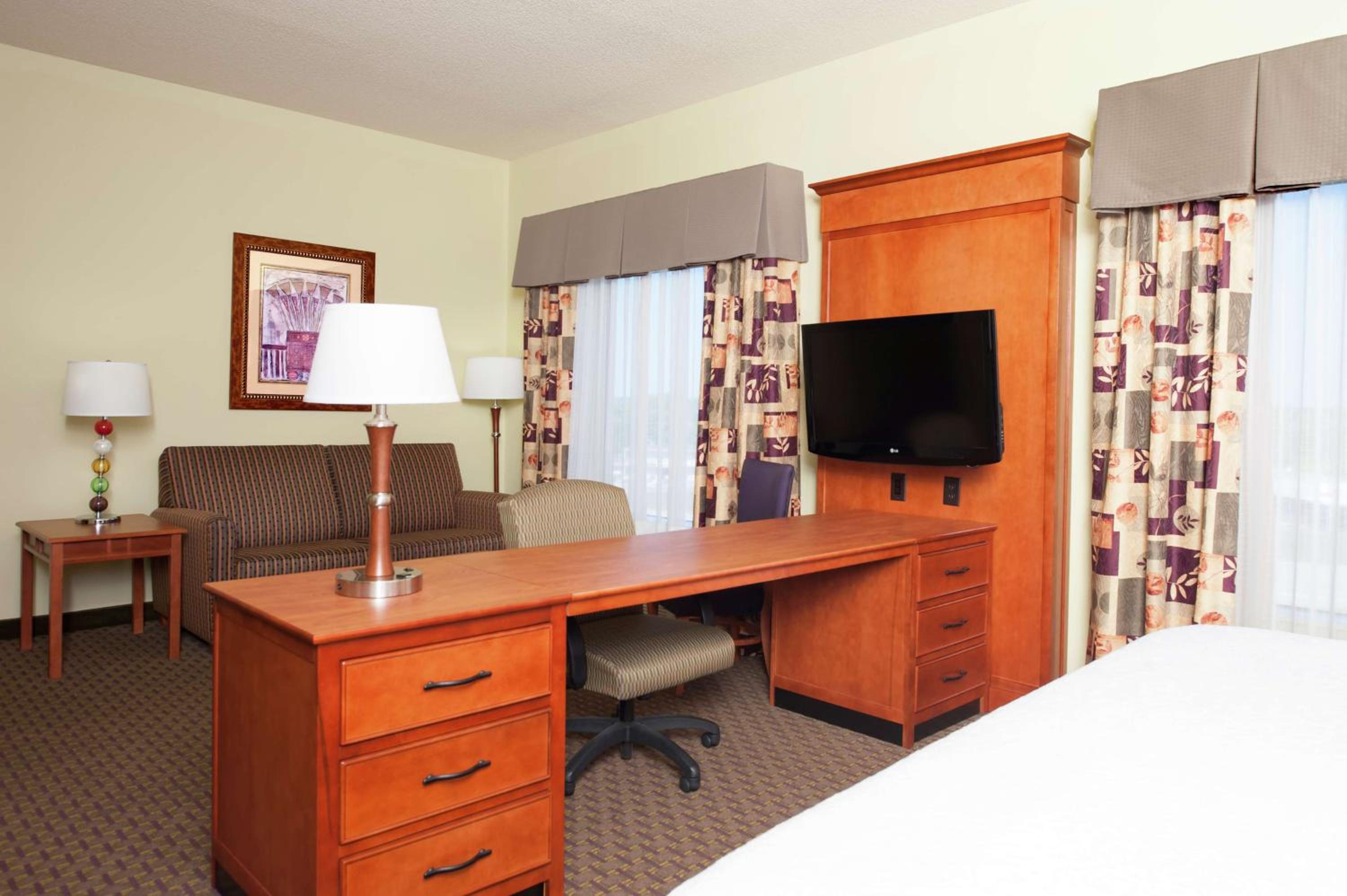King Studio Suite with Sofa Bed - Non-Smoking - Photo 2