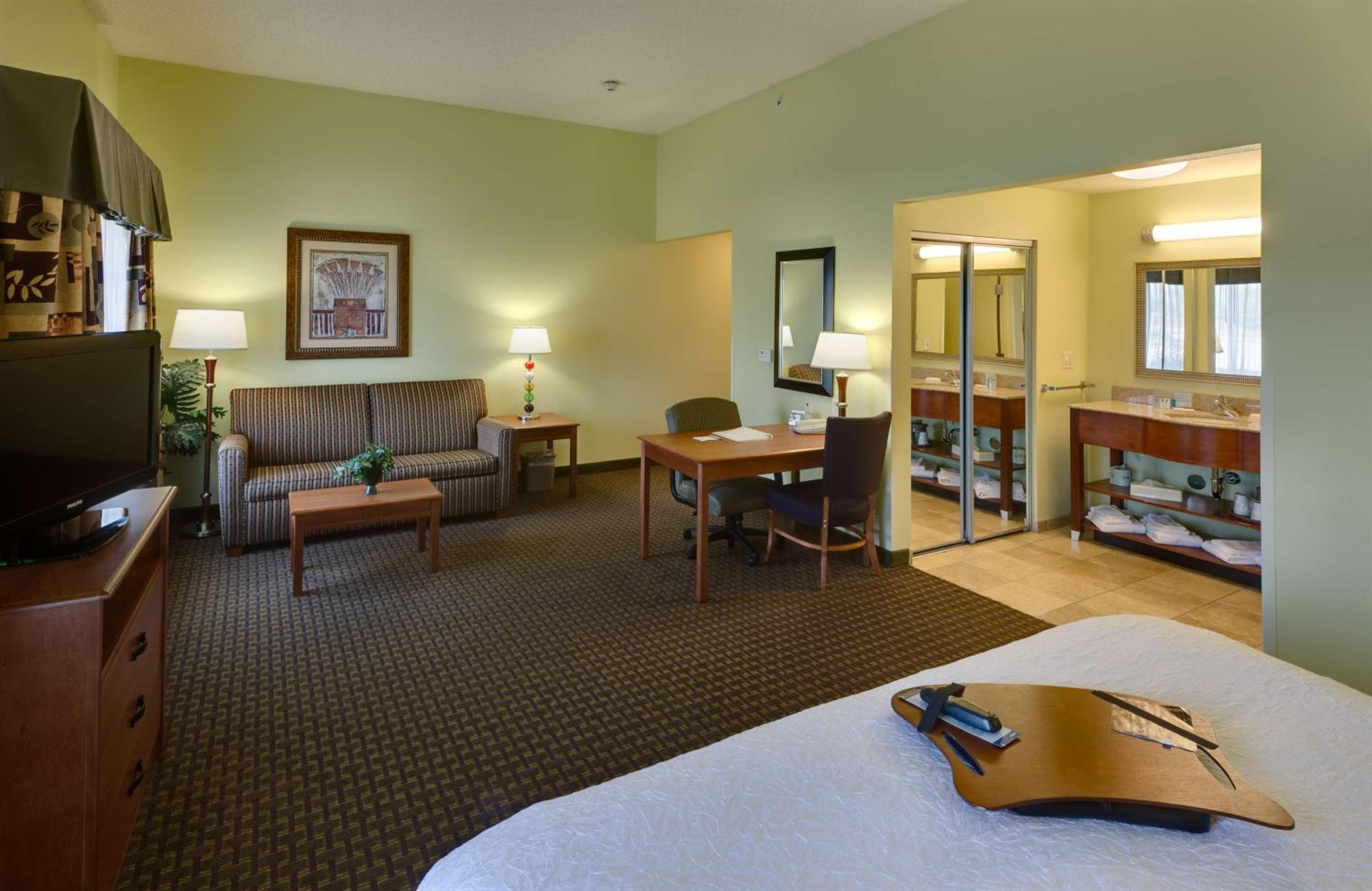 King Suite - Hearing Access/Non-Smoking - Photo 1