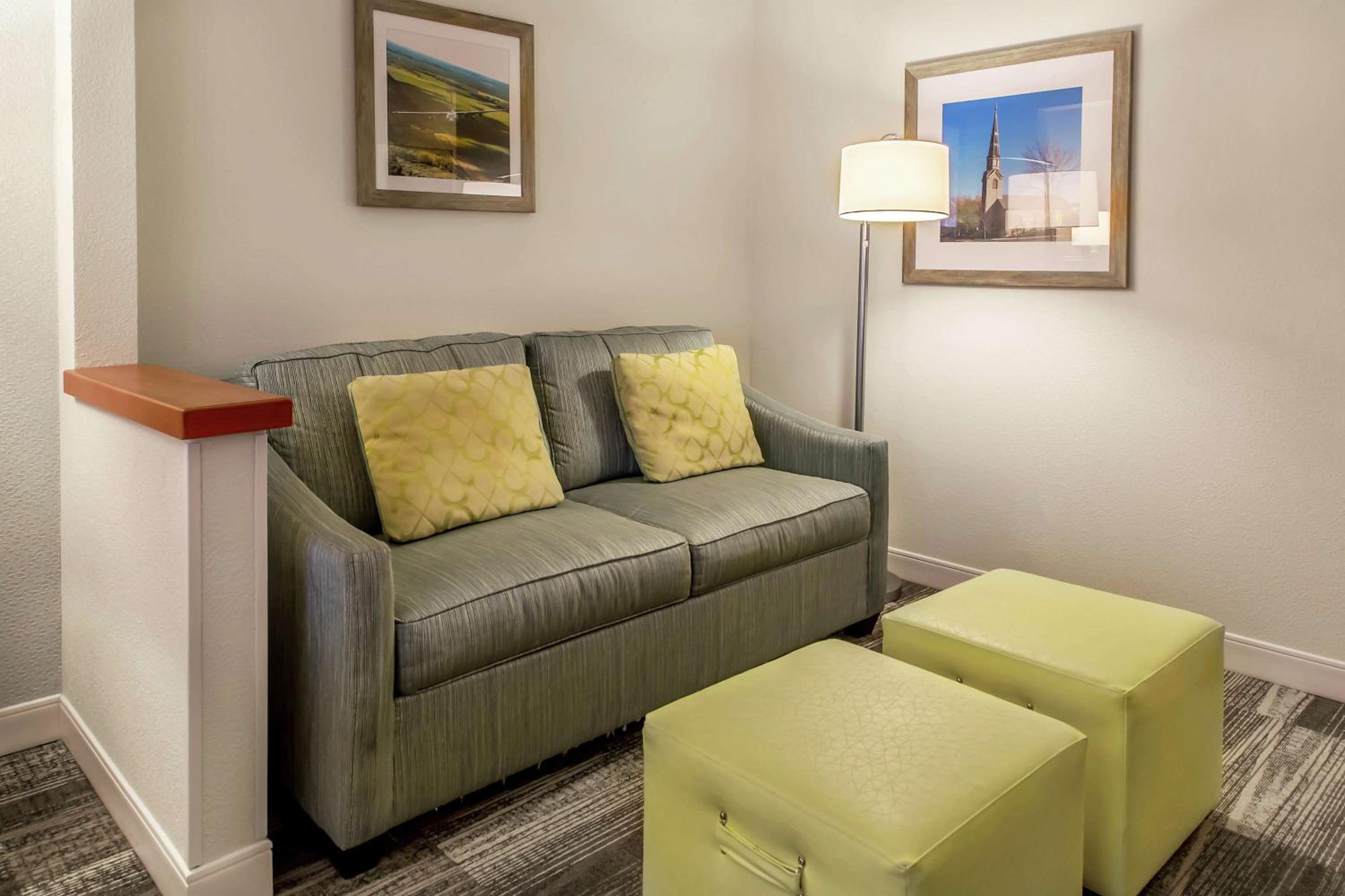 King Room with Sofa Bed and Study - Non-Smoking - Photo 4