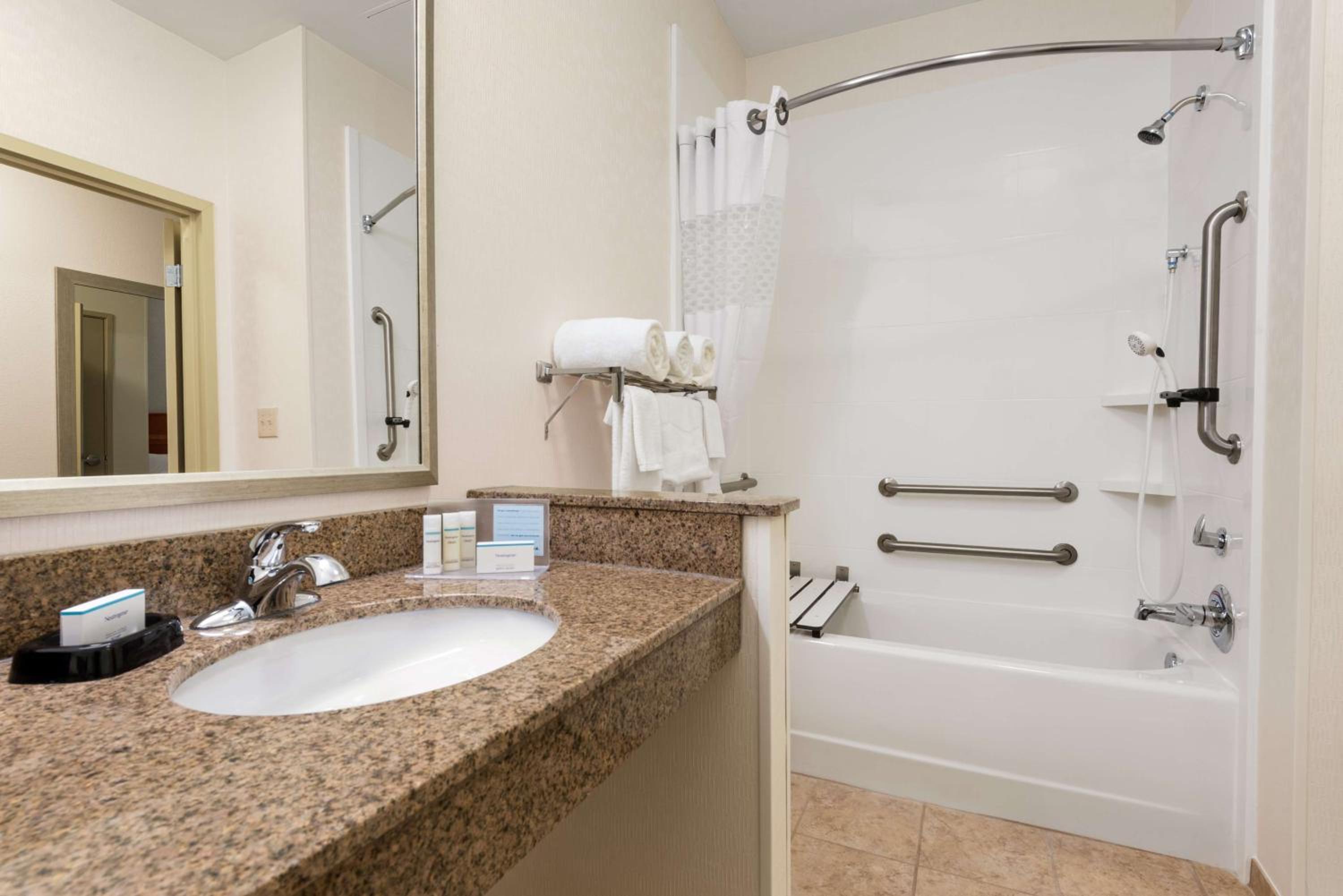 King Room - Mobility Access/Non-Smoking - Photo 2