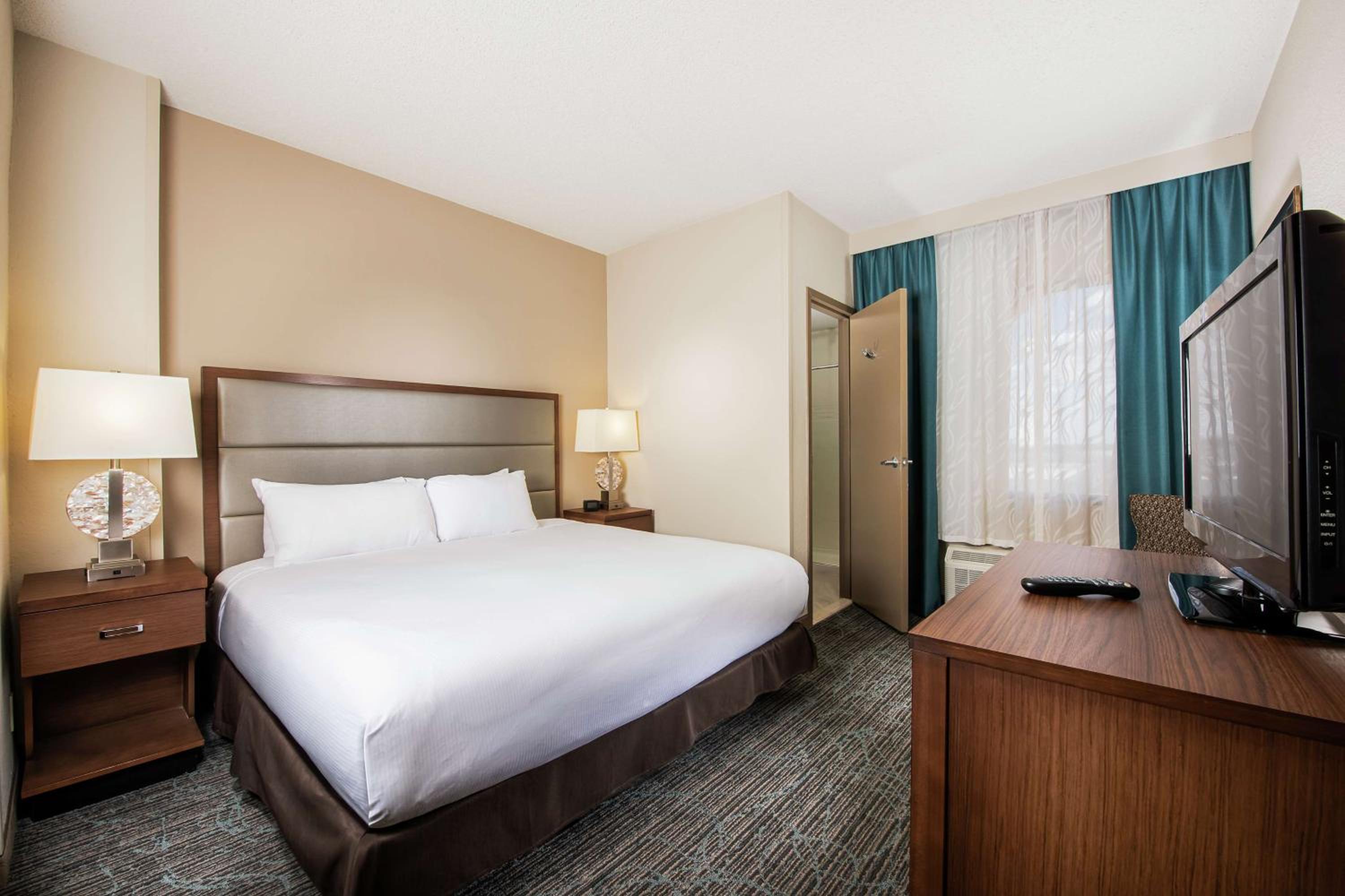 Junior King Suite - Photo 3