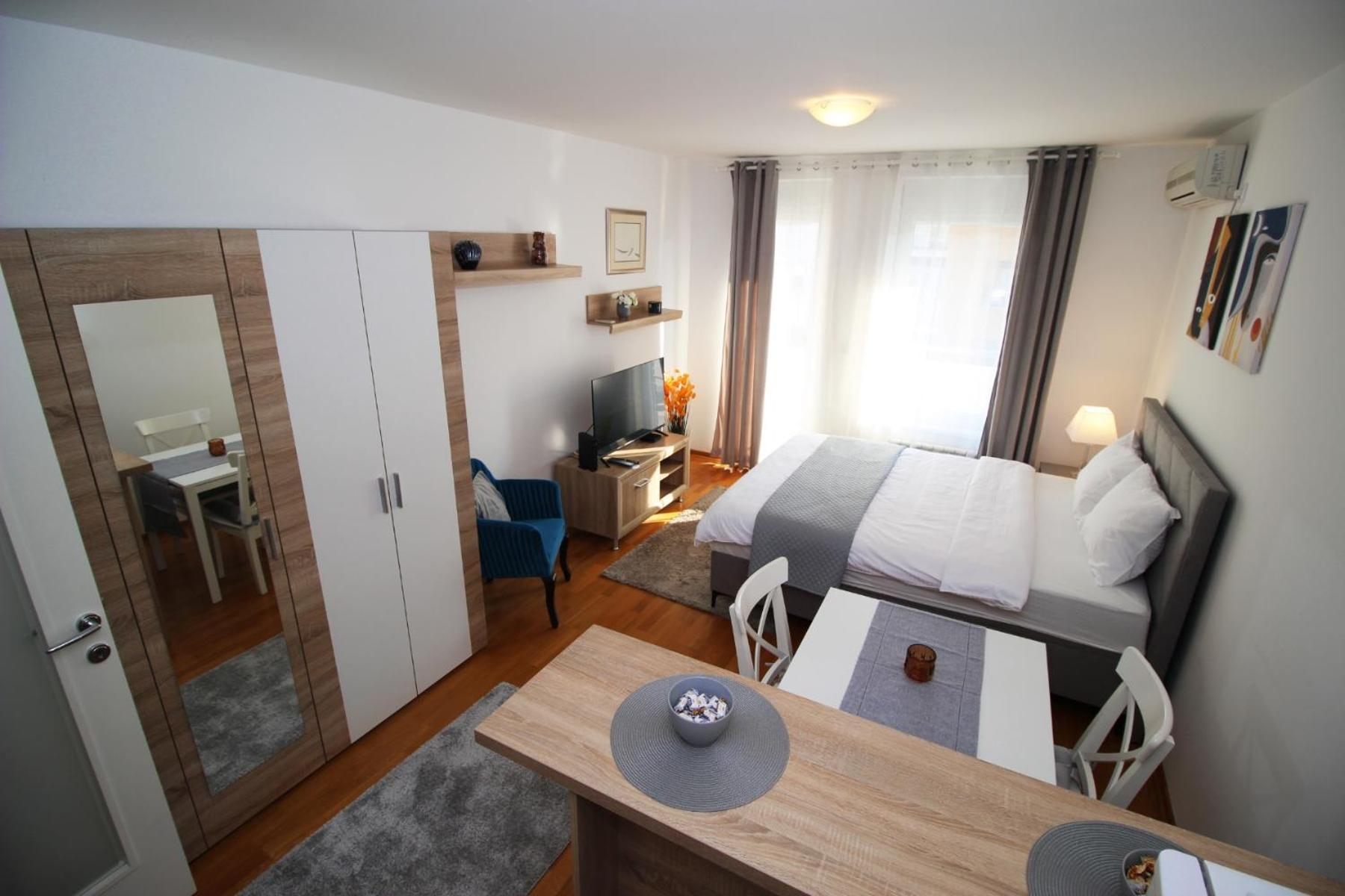 One-Bedroom Apartment photo 3