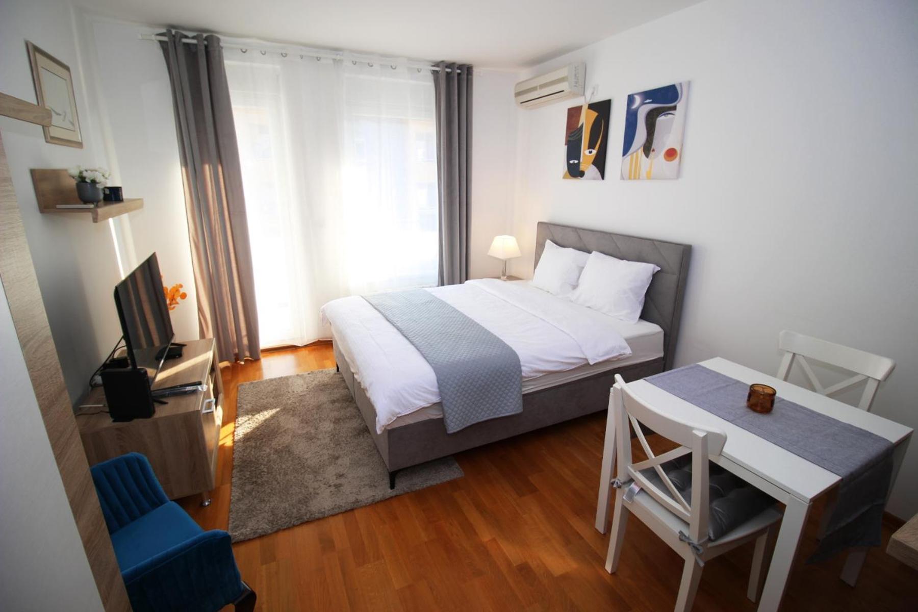 One-Bedroom Apartment photo 1