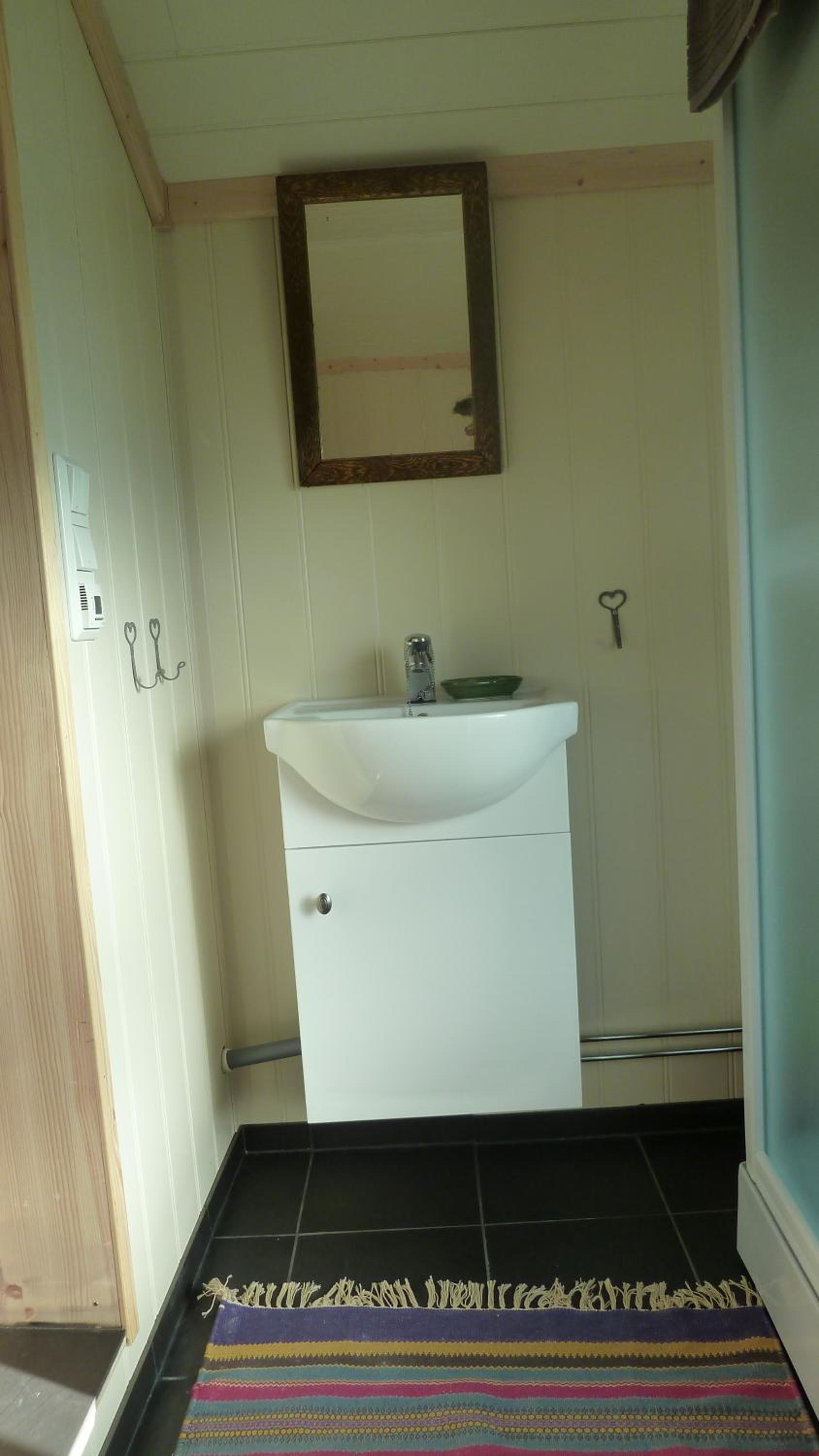 Two-Bedroom House - Photo 18
