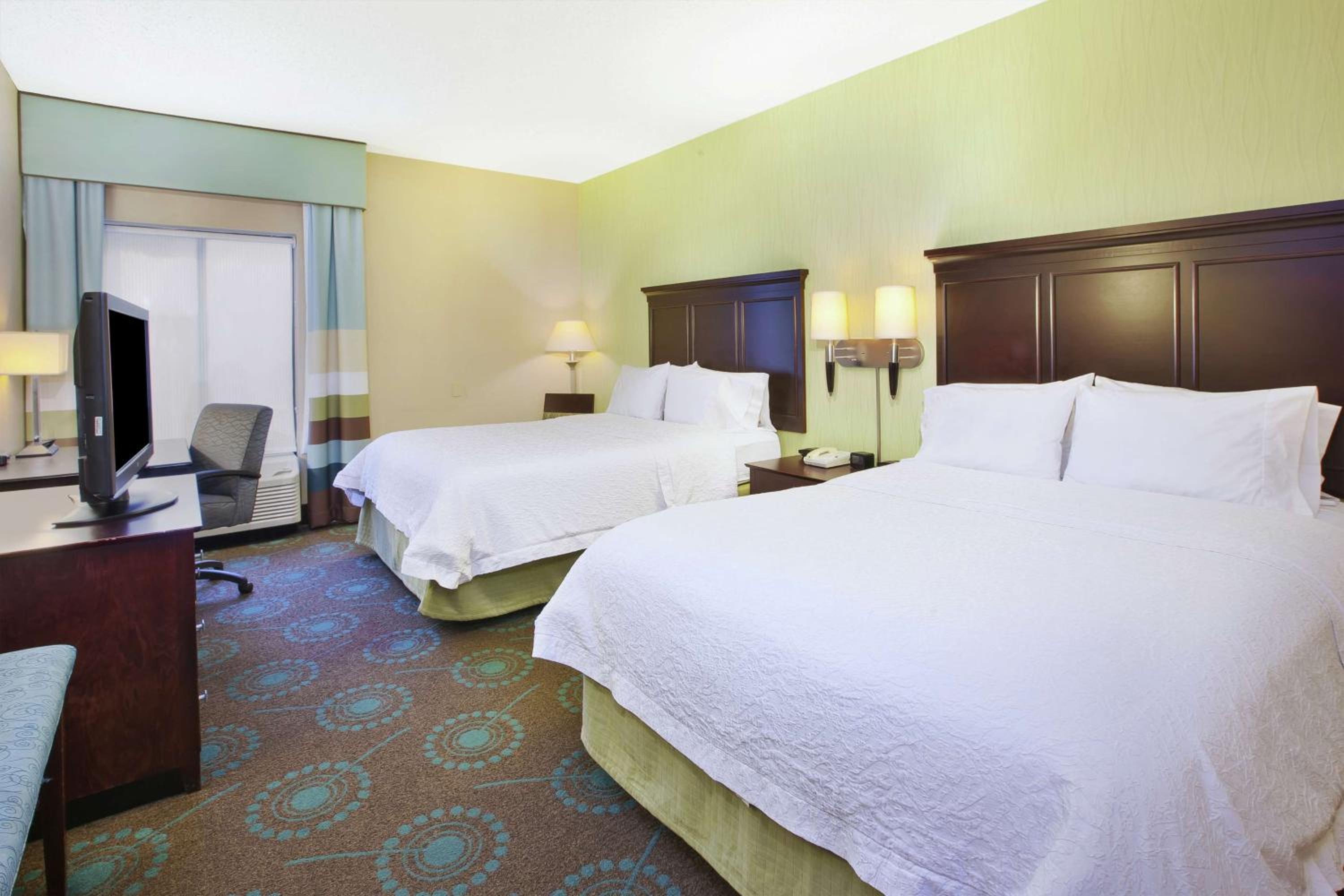 Queen Room with Two Queen Beds - Non-Smoking - Photo 1
