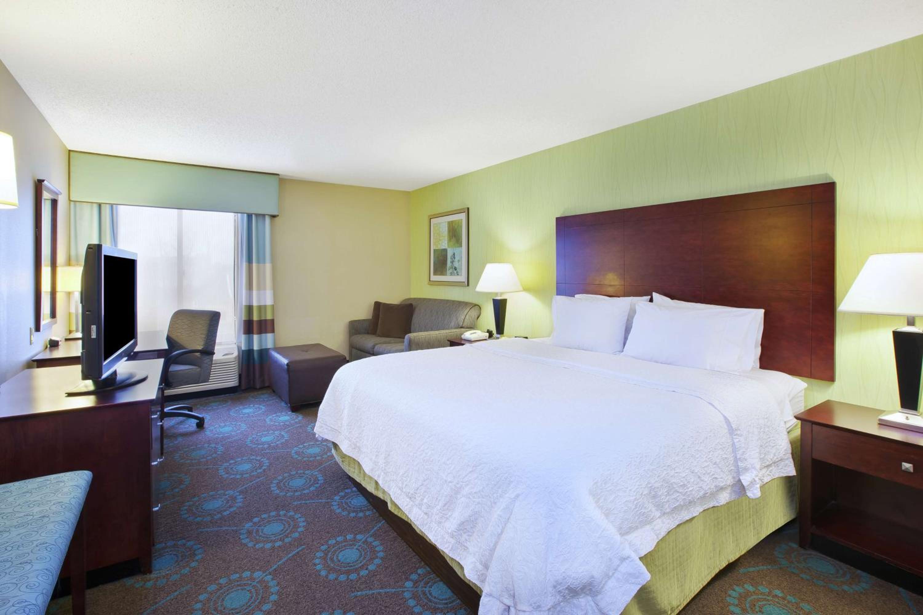 King Room with Accessible Tub - Mobility and Hearing Access/Non-Smoking - Photo 1