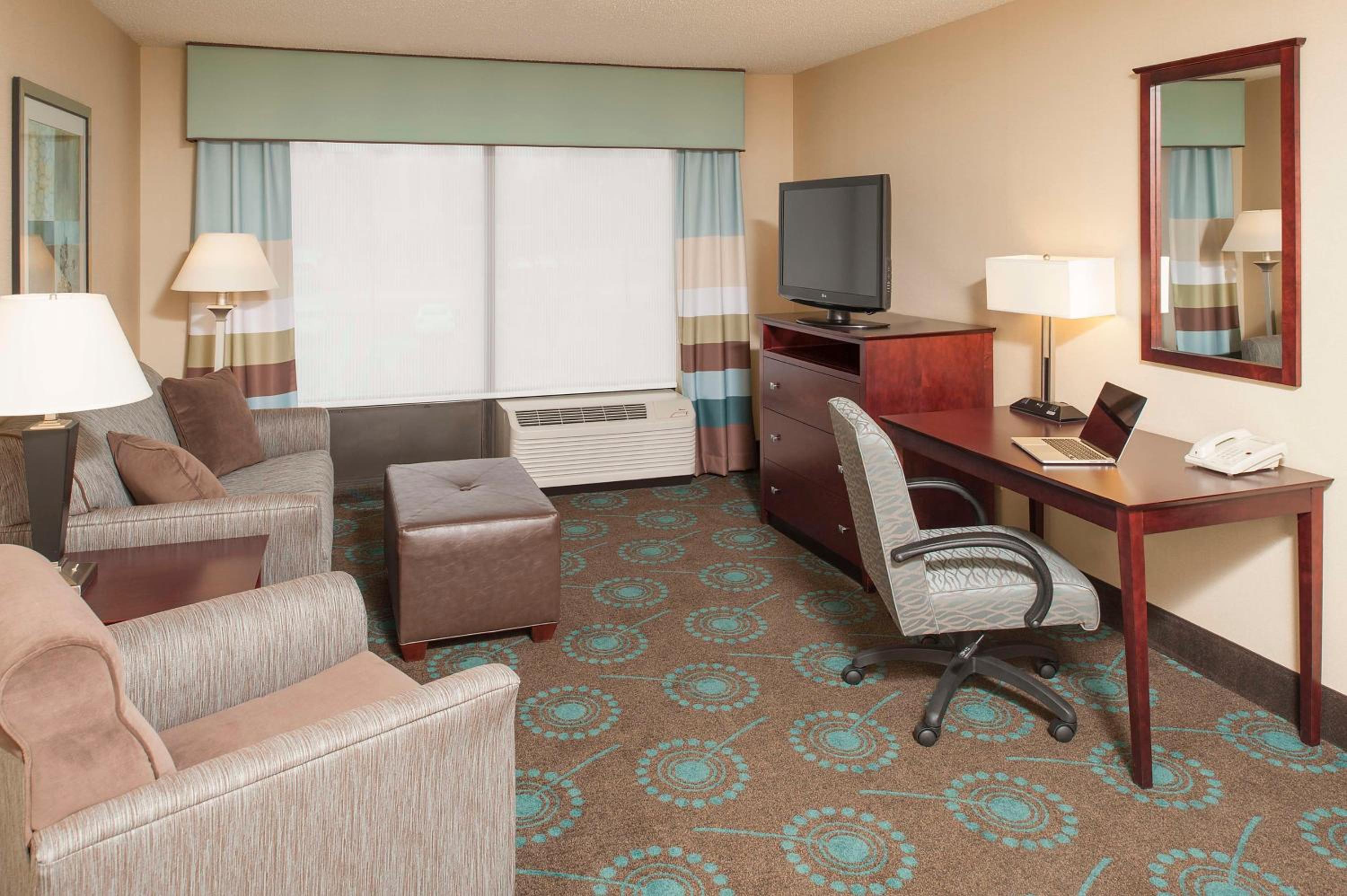 One-Bedroom Suite with Two Queen Beds and Kitchen - Non-Smoking - Photo 1