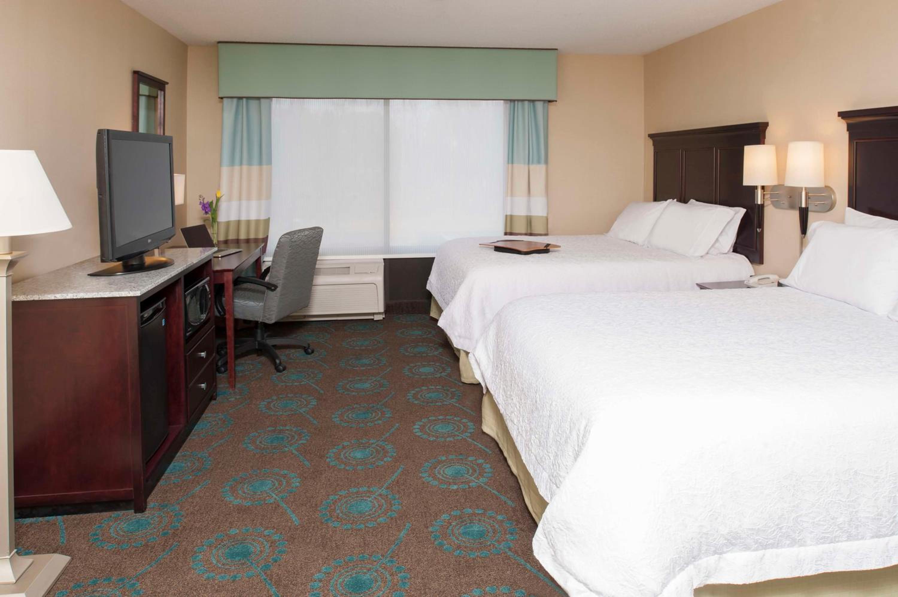 One-Bedroom Suite with Two Queen Beds and Kitchen - Non-Smoking - Photo 4