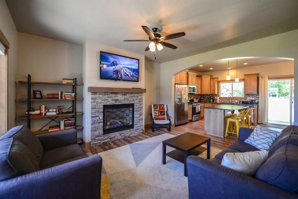 Three-Bedroom House photo 1