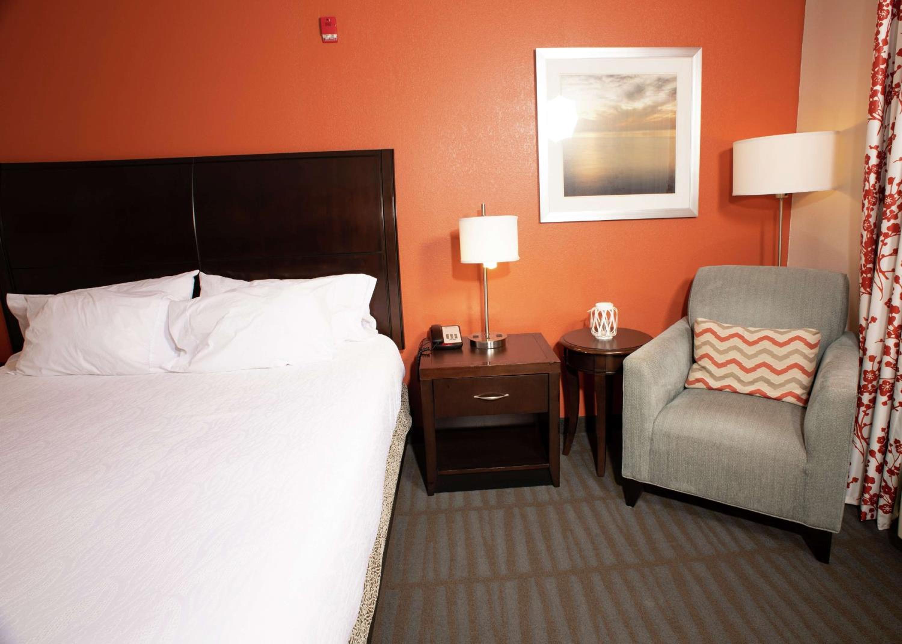 Queen Room with Two Queen Beds - Photo 3