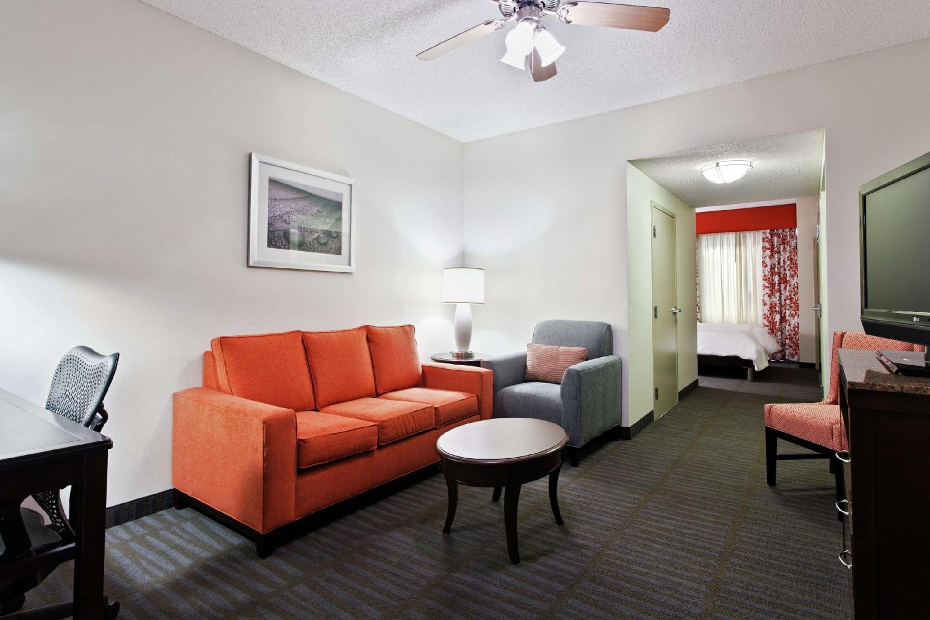 One-Bedroom King Suite with Sofa Bed - Photo 4