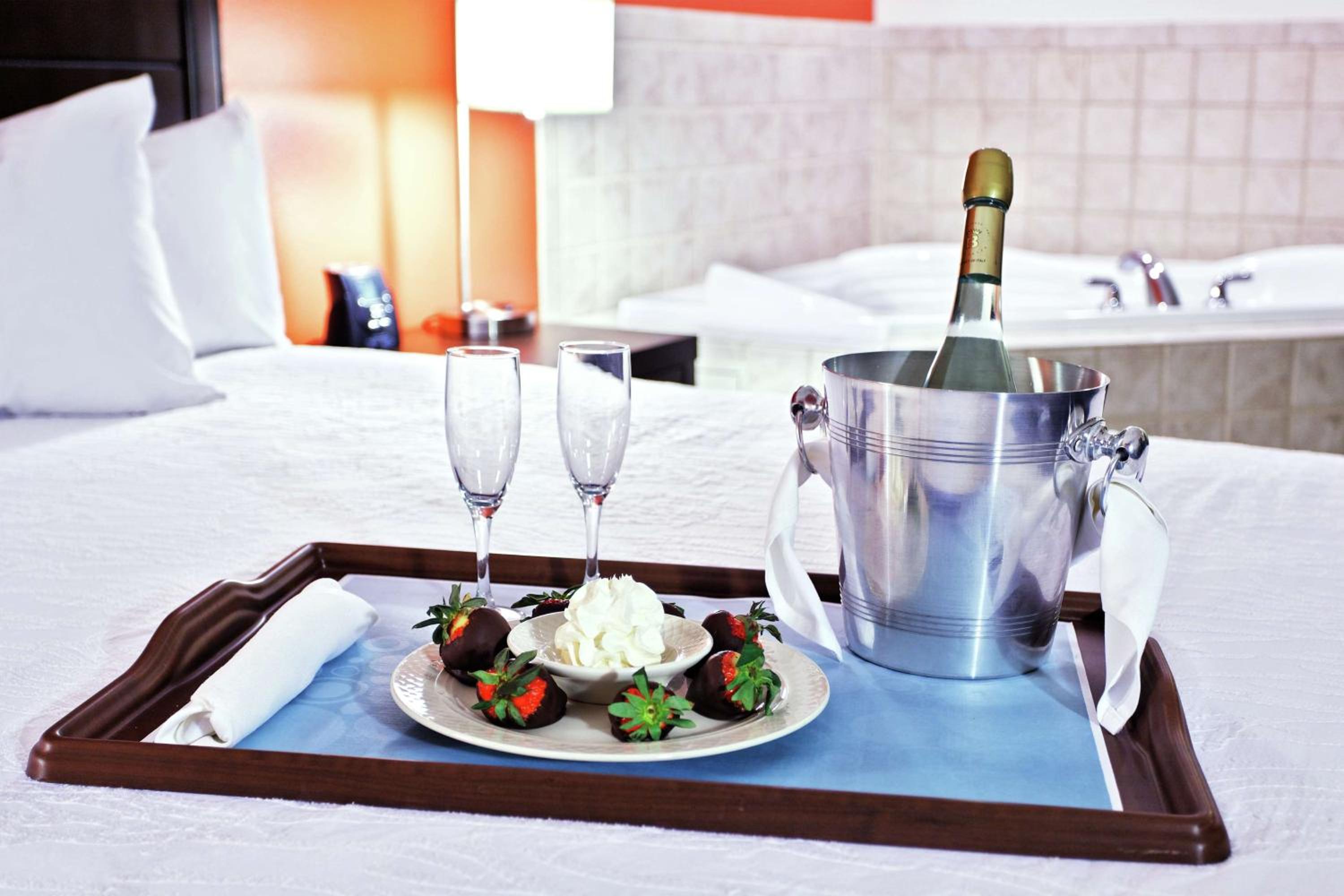 King Room with Whirlpool - Photo 5