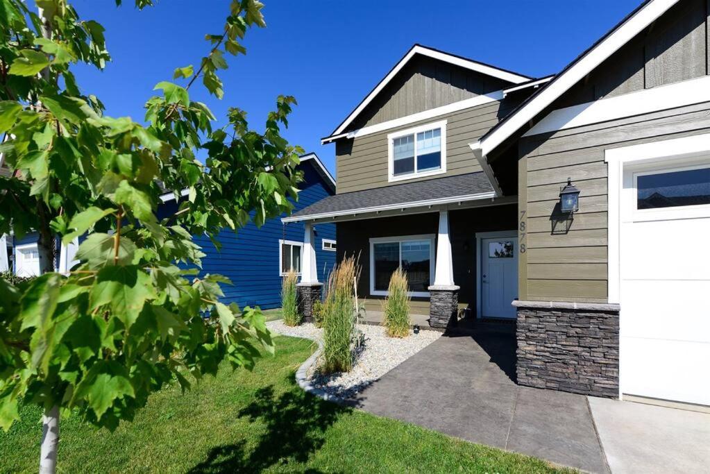 Three-Bedroom House photo 2