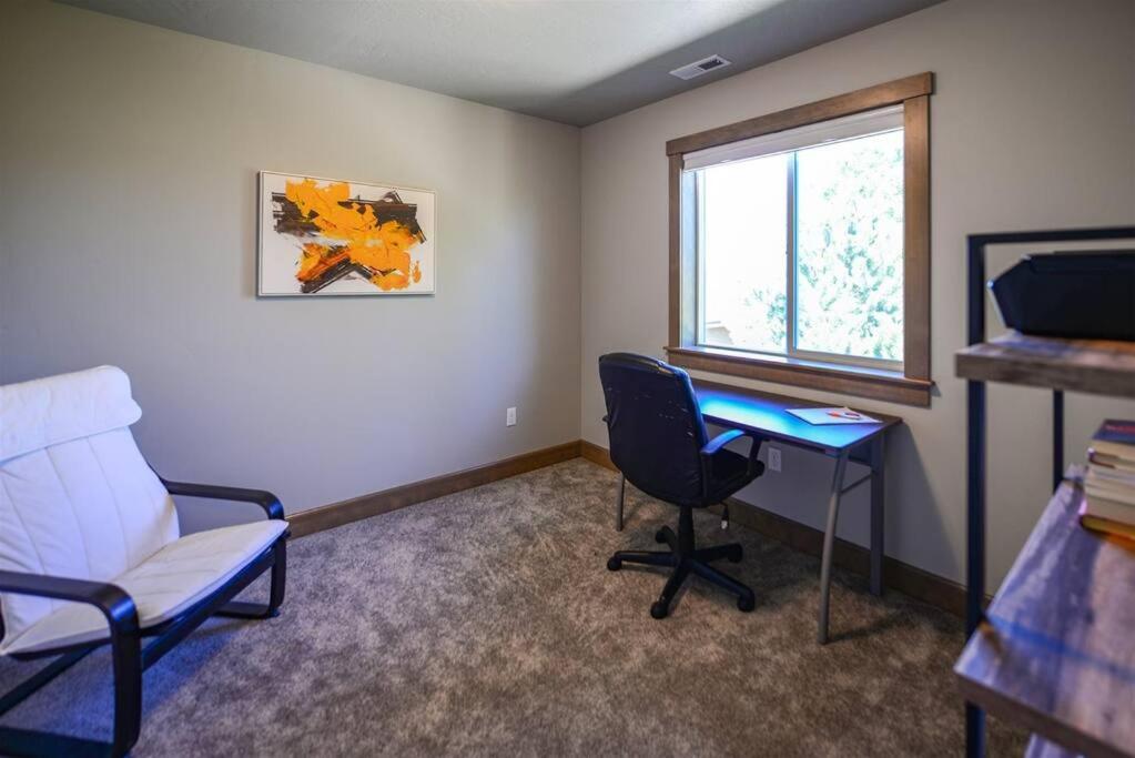 Three-Bedroom House photo 3