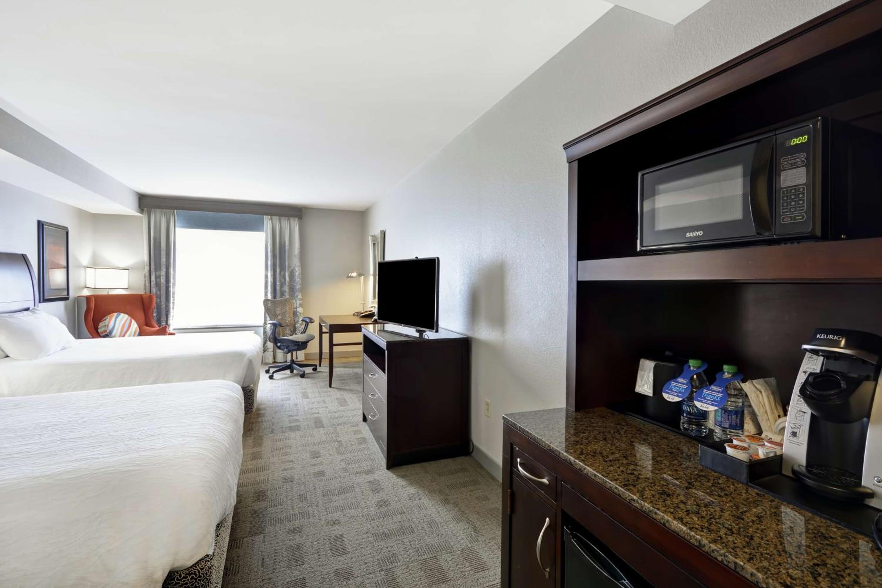 Queen Room with Two Queen Beds - Photo 2