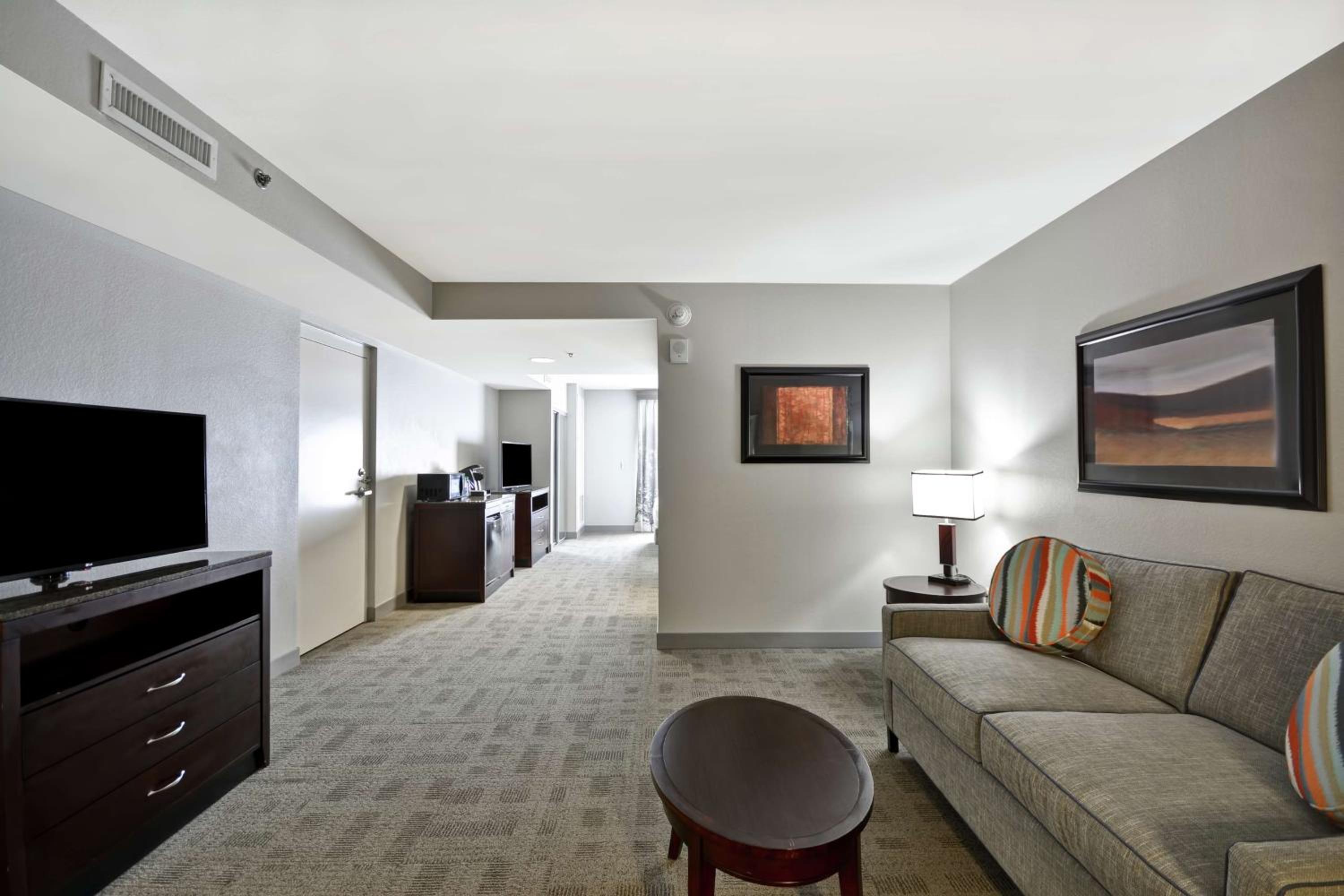 Junior King Suite with Sofa Bed - Photo 2