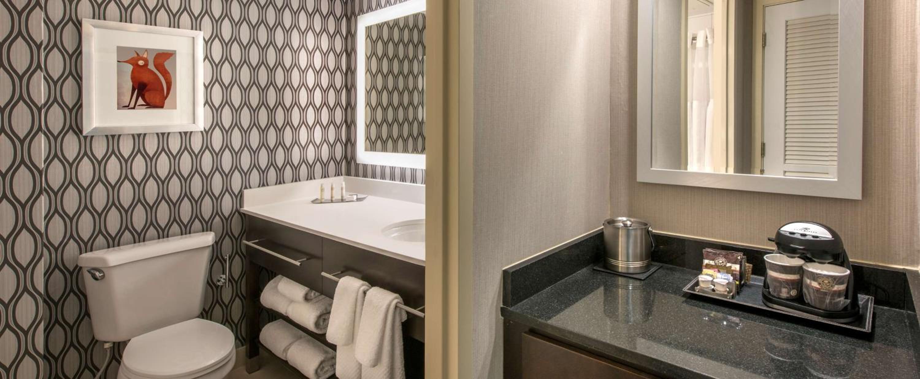 Junior Suite with Two Double Beds - Photo 3