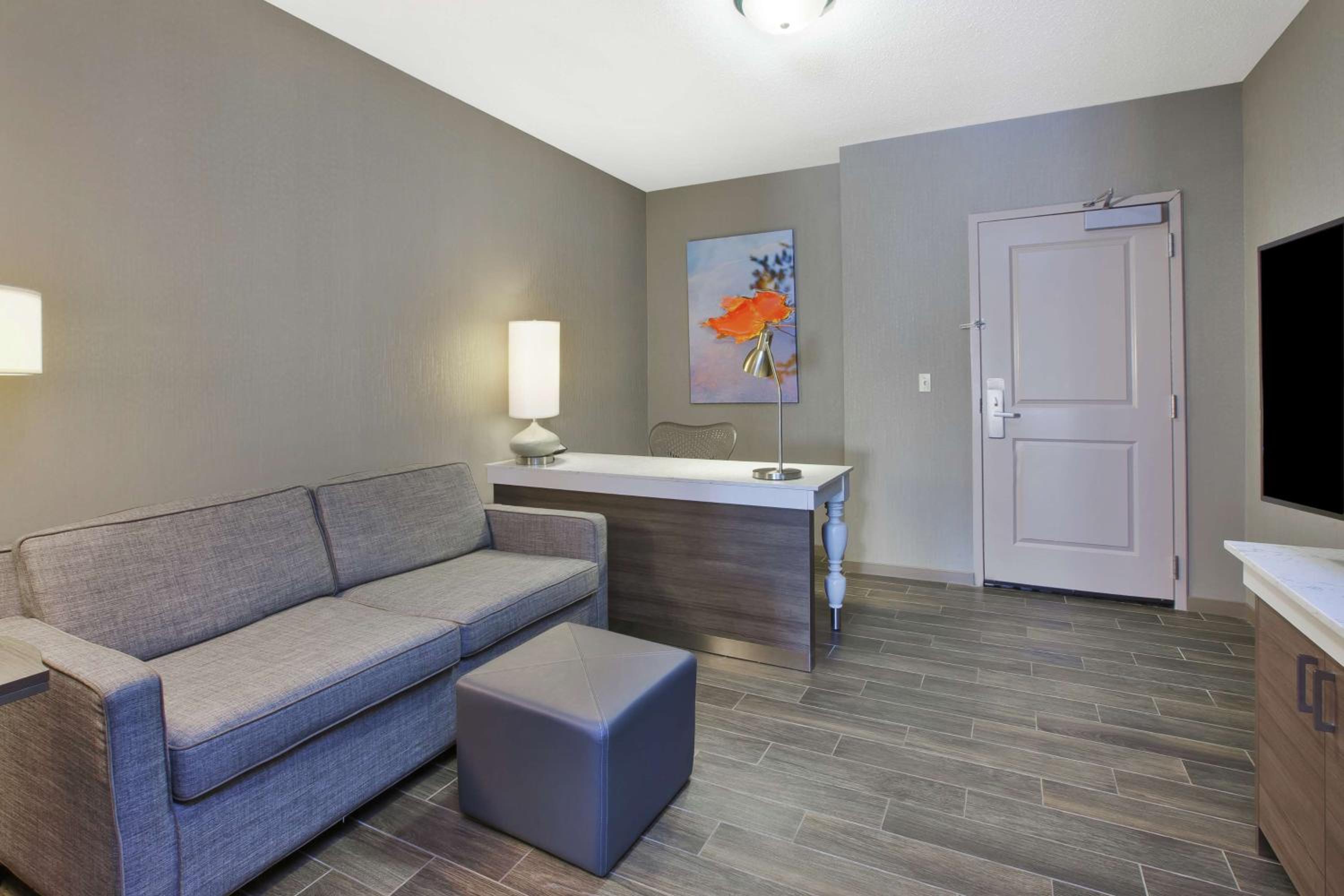 One-Bedroom King Suite - Non-Smoking - Photo 2