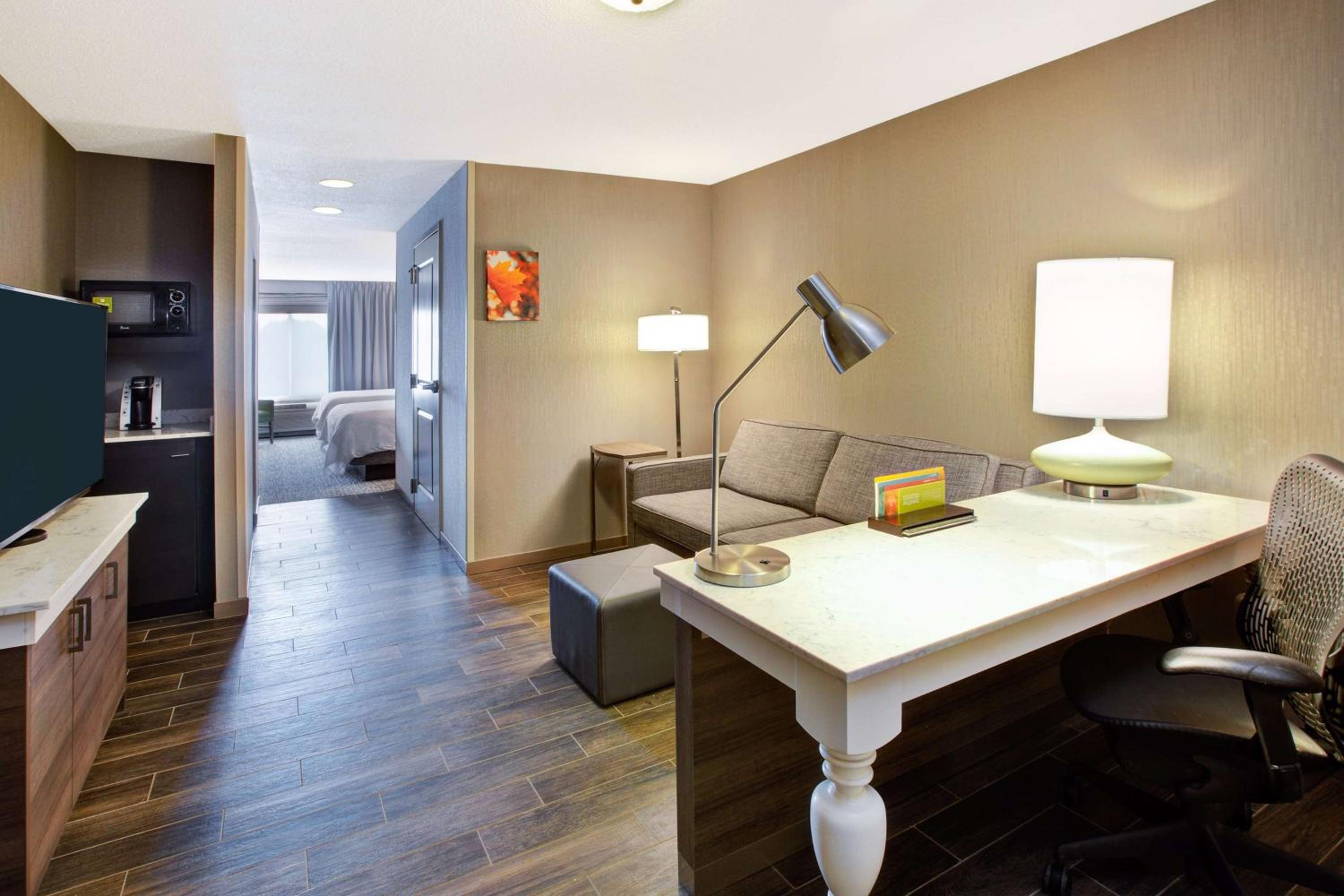 Junior Suite with Two Double Beds and Sofa Bed - Photo 3