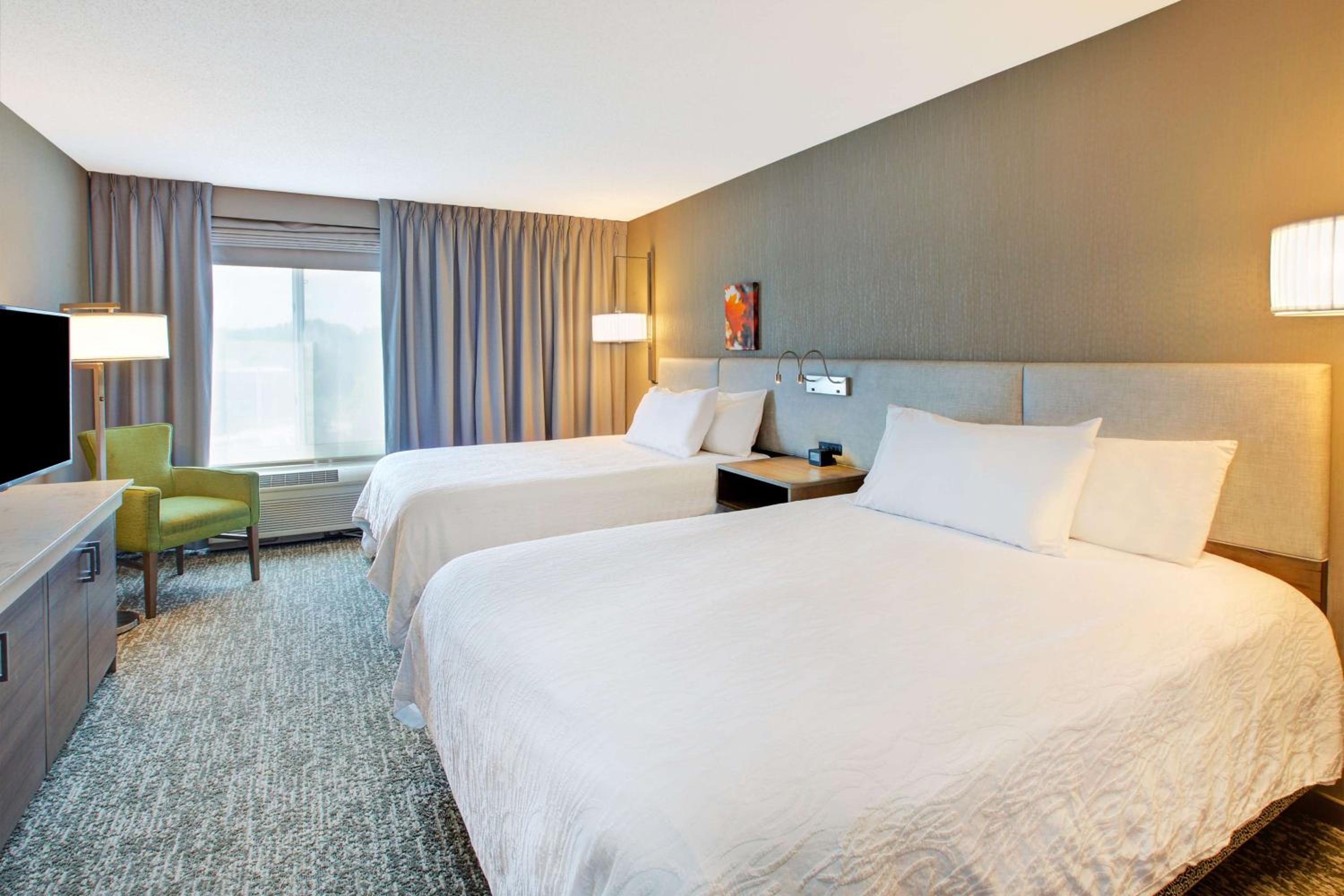 Junior Suite with Two Double Beds and Sofa Bed - Photo 1