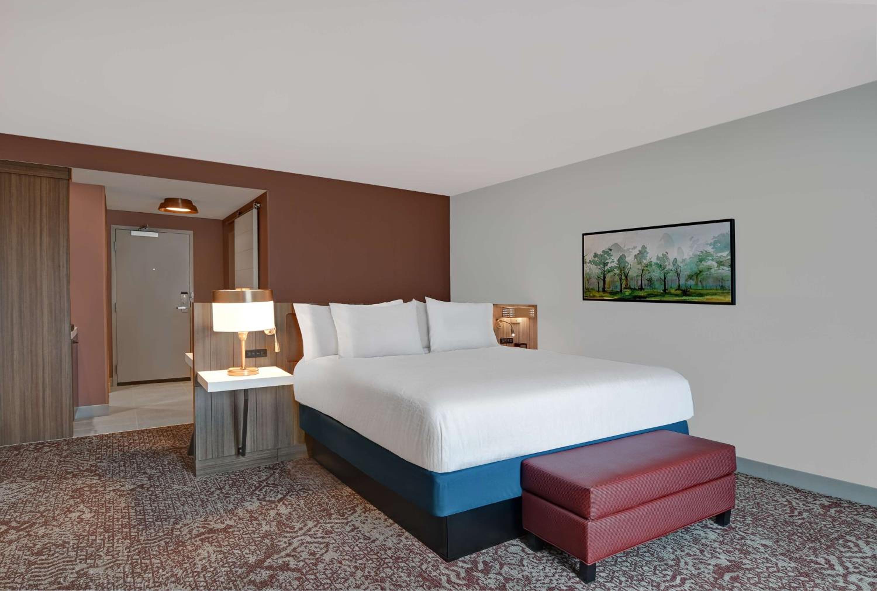 Deluxe King Room - Hearing Accessible