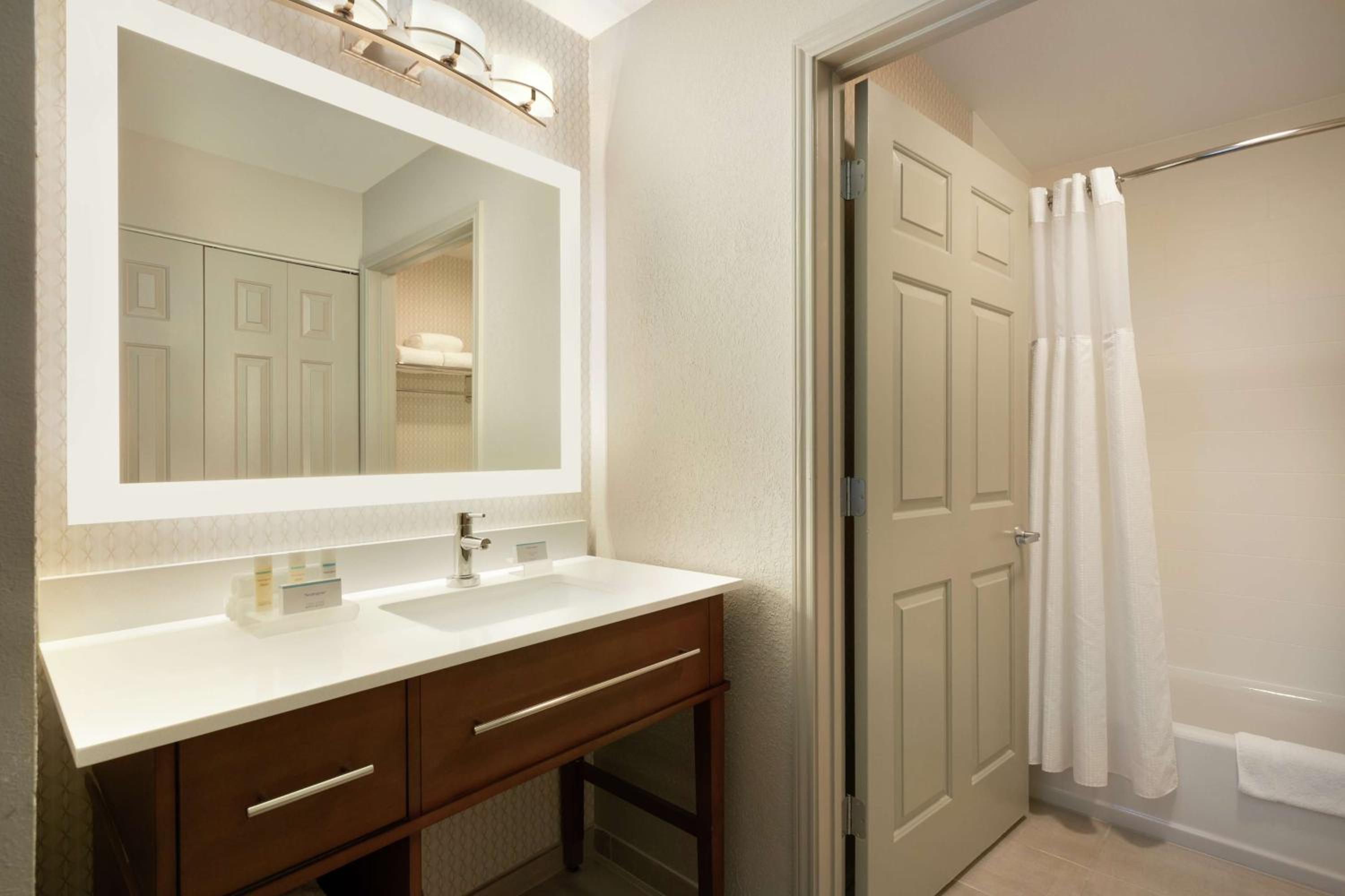 One-Bedroom King Suite - Non-Smoking - Photo 4