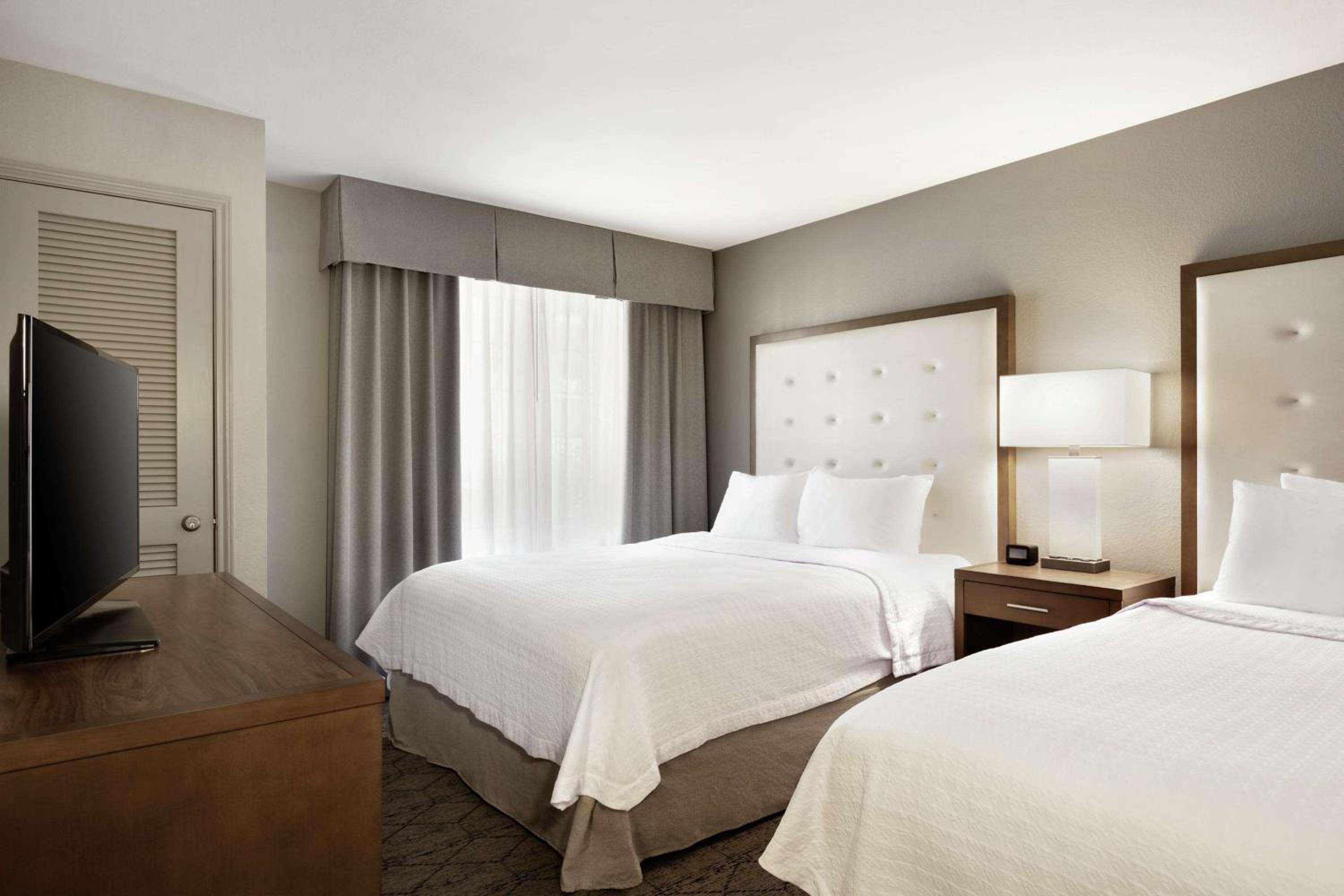 Two-Bedroom Suite with Separate Bathrooms - Non-Smoking