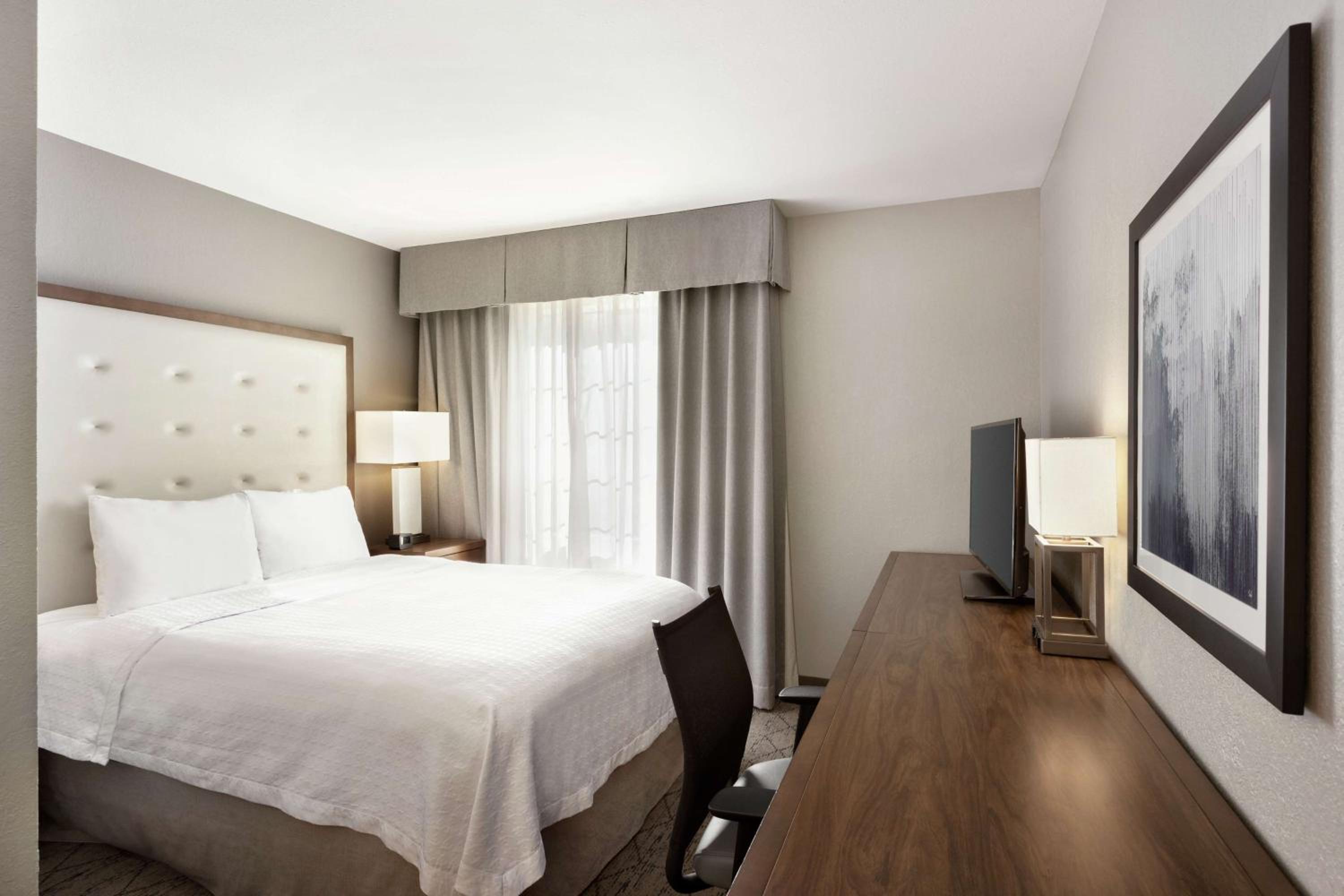 Two-Bedroom Suite with Separate Bathrooms - Non-Smoking - Photo 1