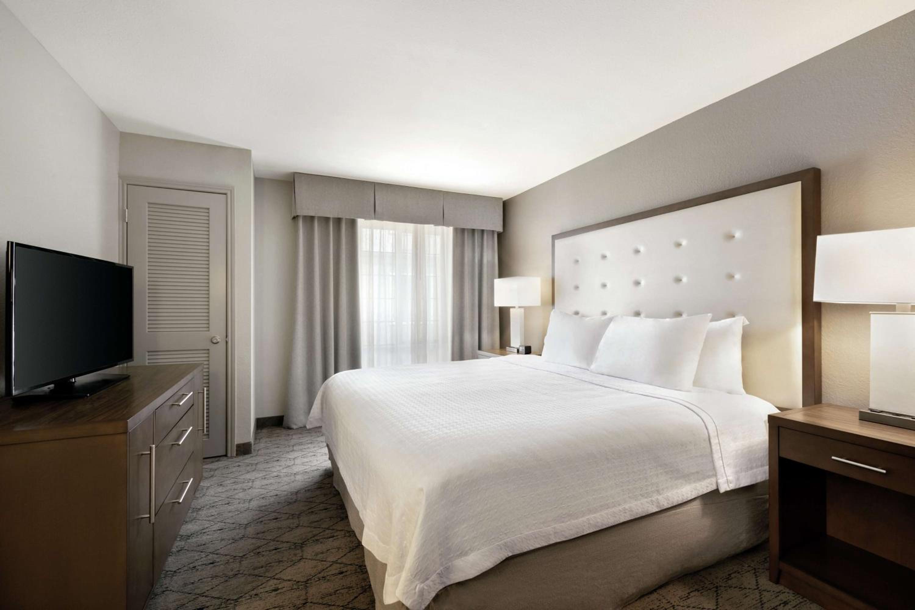 Two-Bedroom Suite with Separate Bathrooms - Non-Smoking - Photo 4