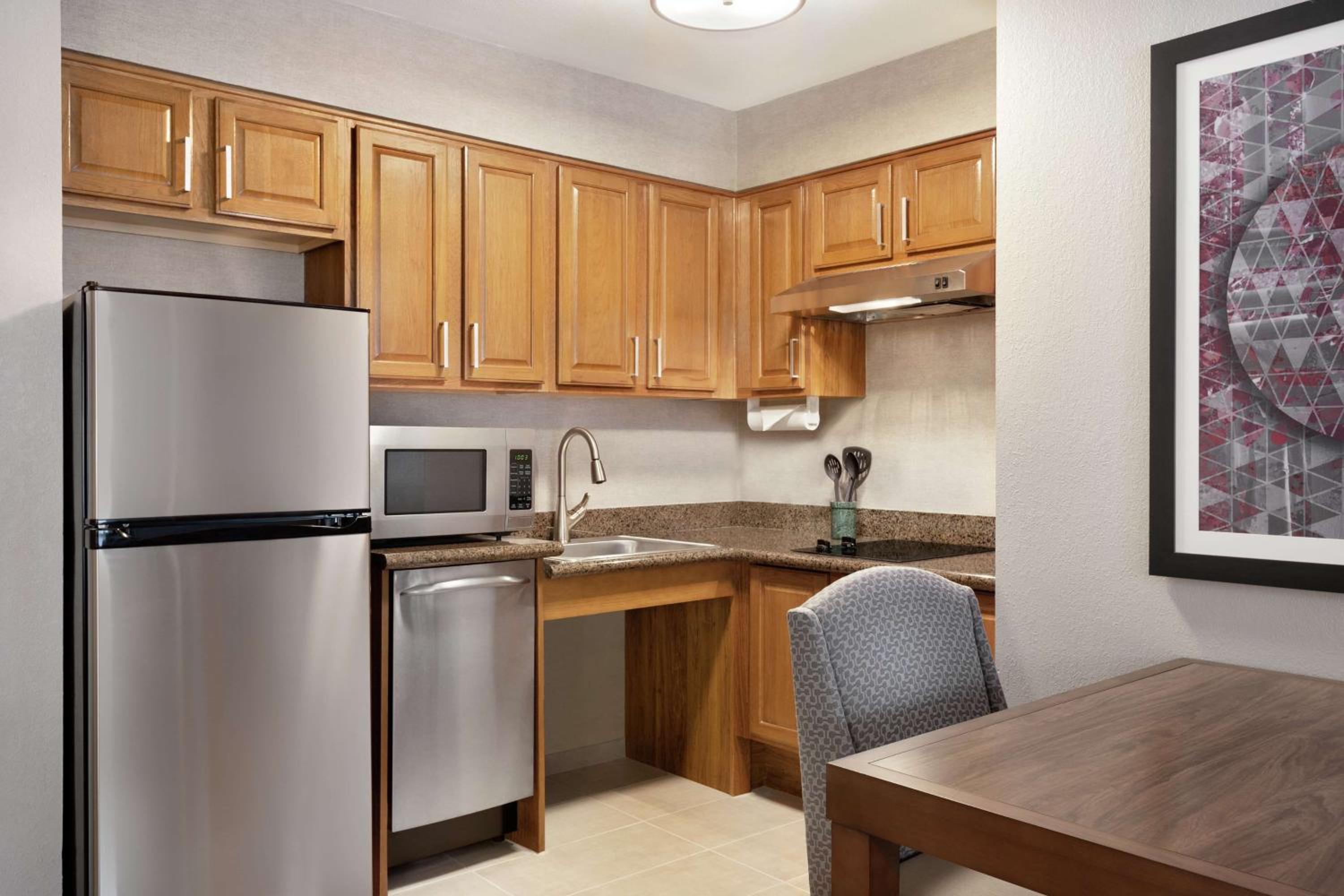 Queen Suite - Mobility Access/Non-Smoking - Photo 2