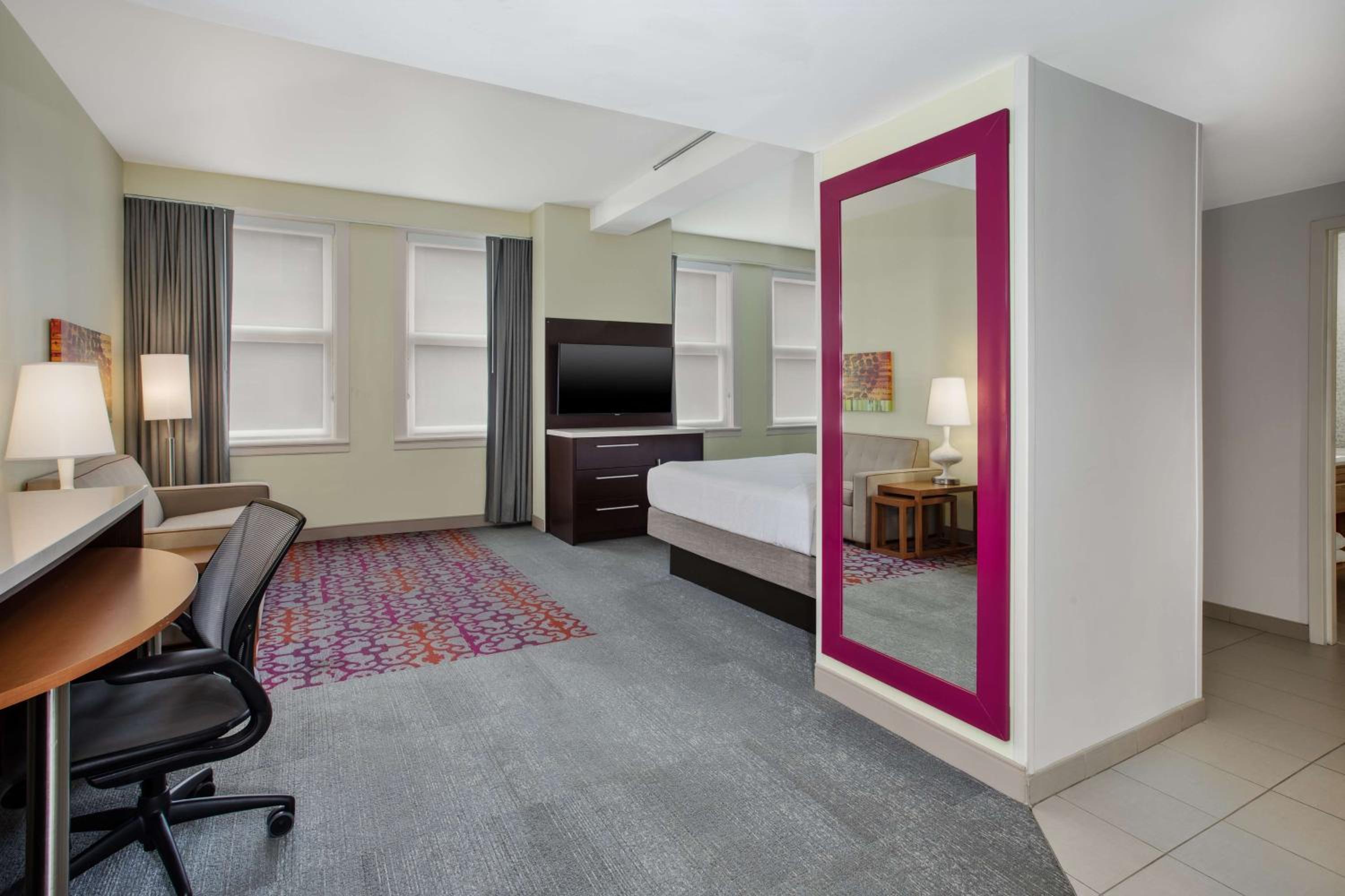 Studio with Two Queen Beds and City View - Non-Smoking - Photo 4