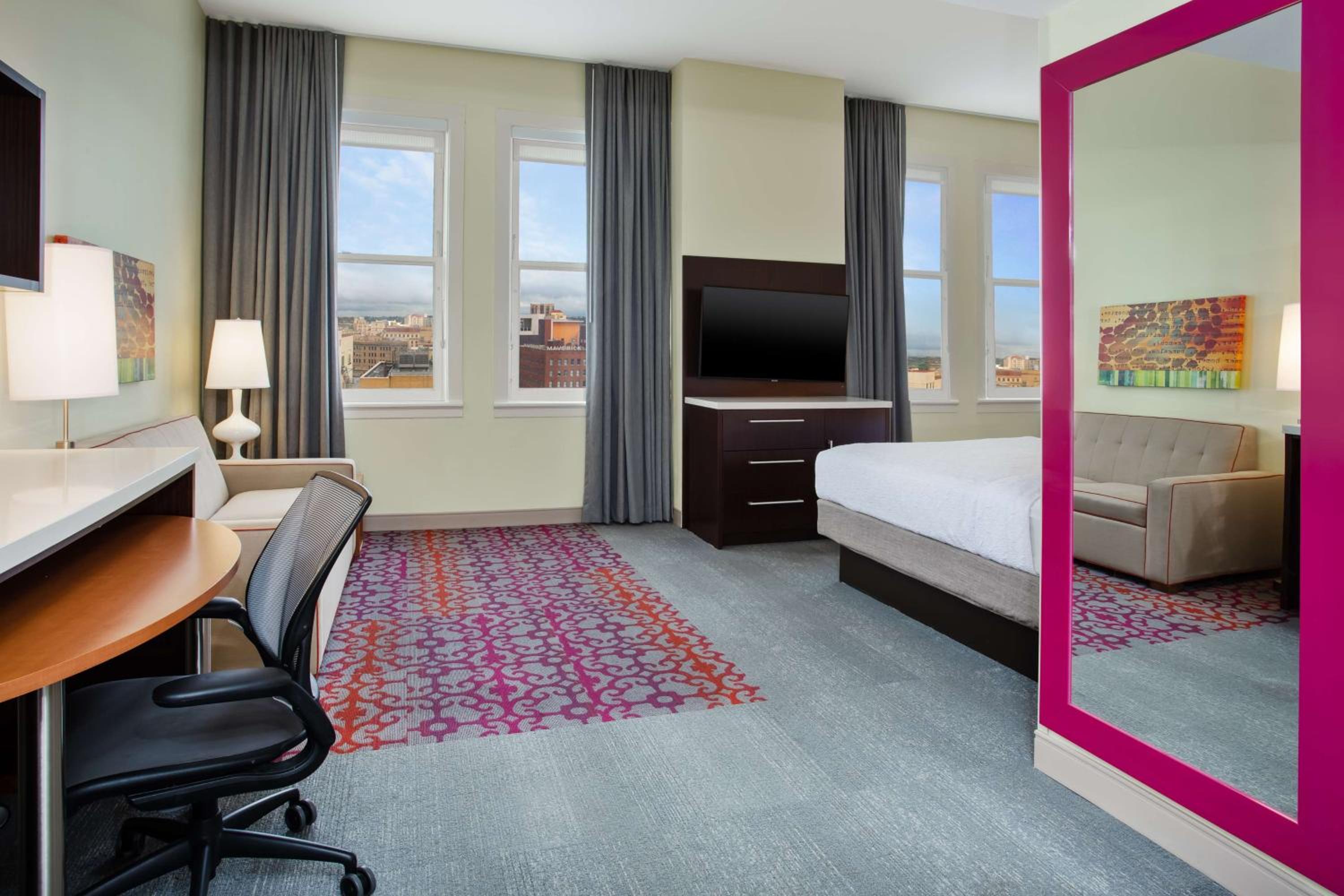 Studio with Two Queen Beds and City View - Non-Smoking - Photo 3