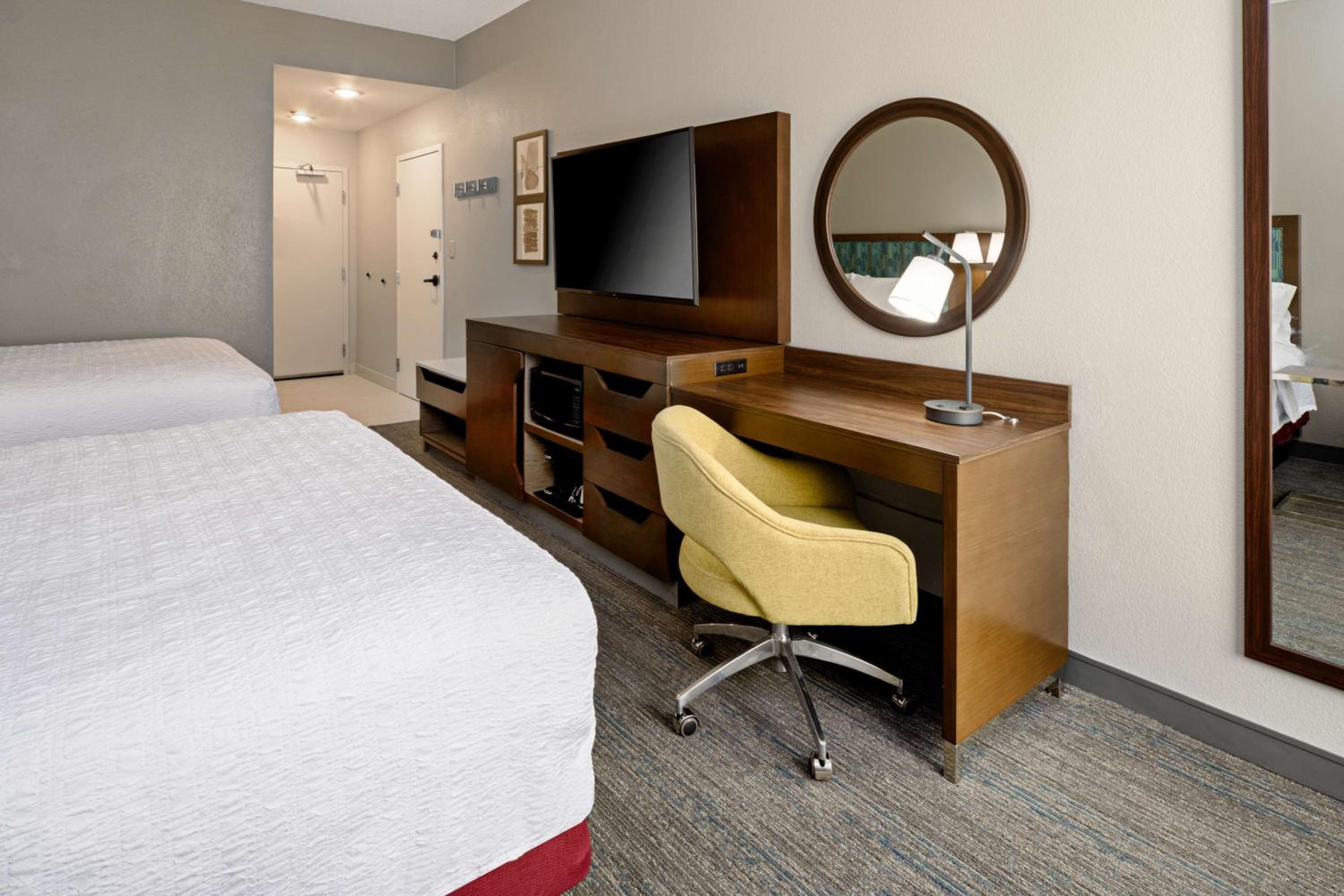 Room with Two Queen Beds - Non-Smoking - Photo 1