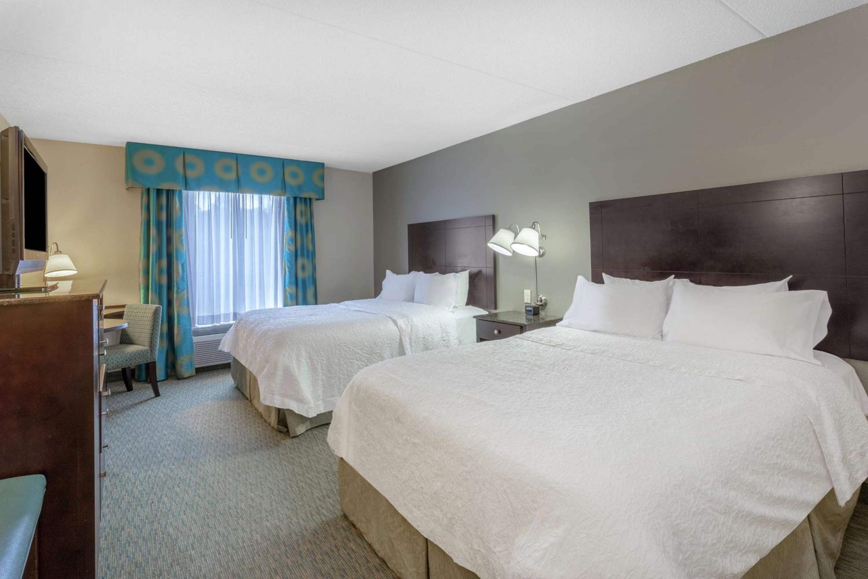 Room with Two Queen Beds - Non-Smoking - Photo 1