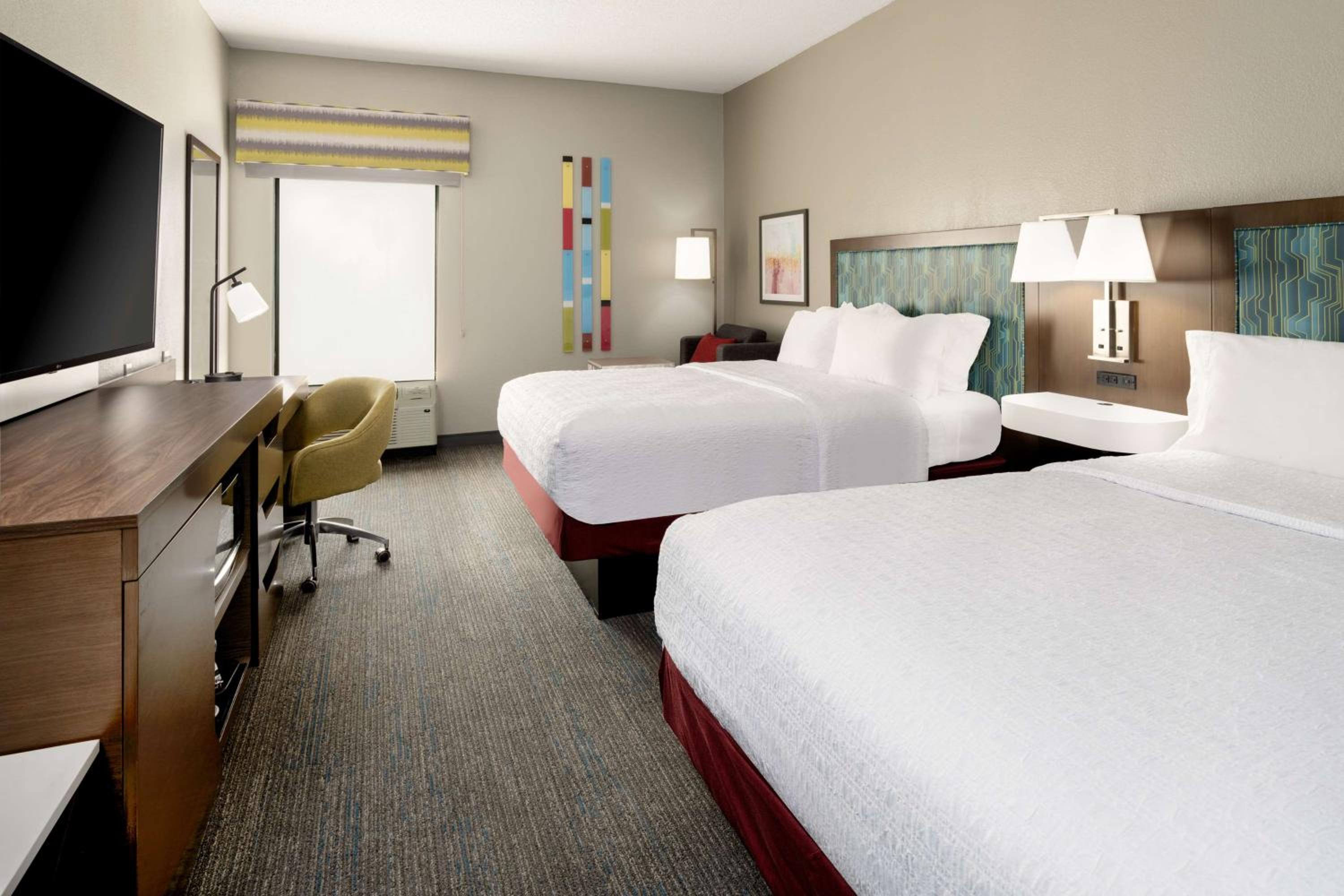 Room with Two Queen Beds - Non-Smoking - Photo 4