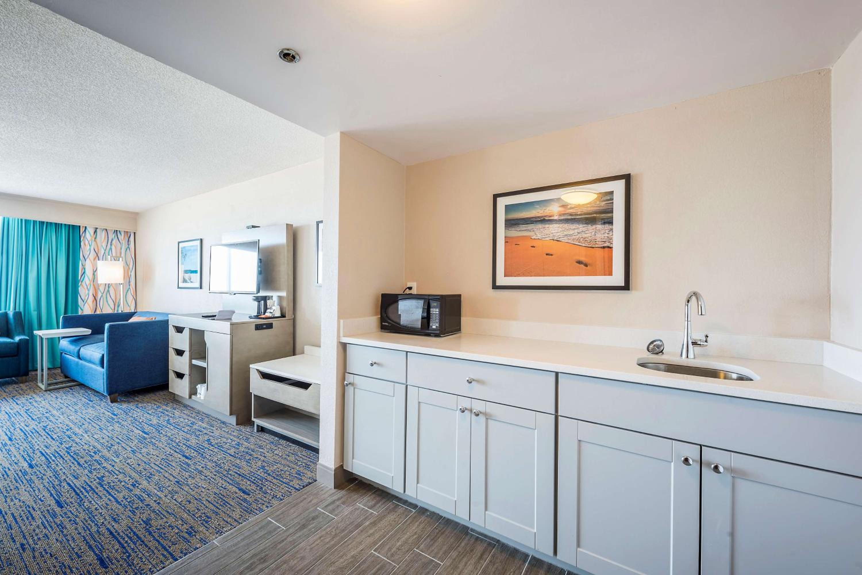 King Studio Suite with Balcony and Oceanfront - Non-Smoking - Photo 1