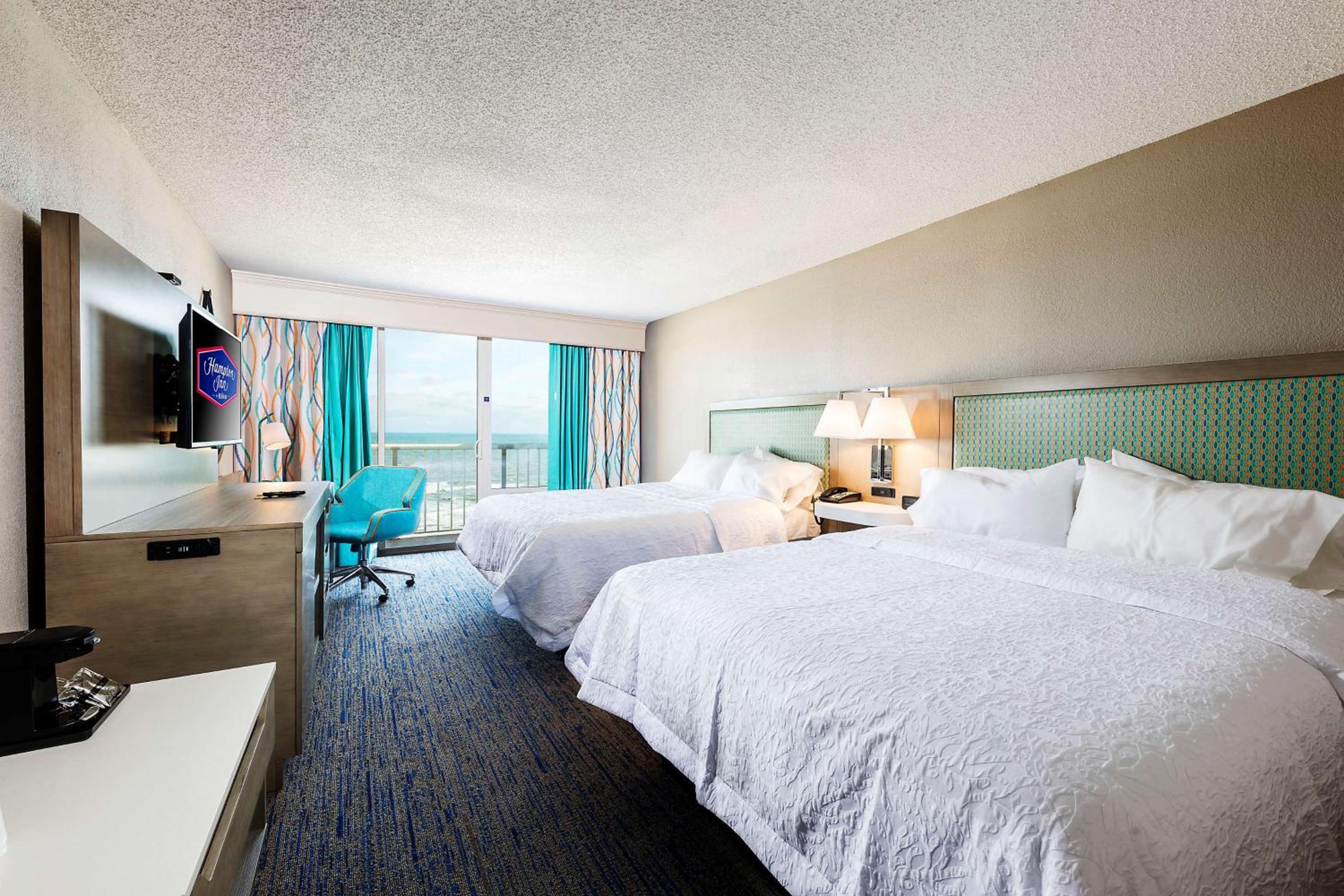Queen Room with Premium View - Non-Smoking - Photo 3