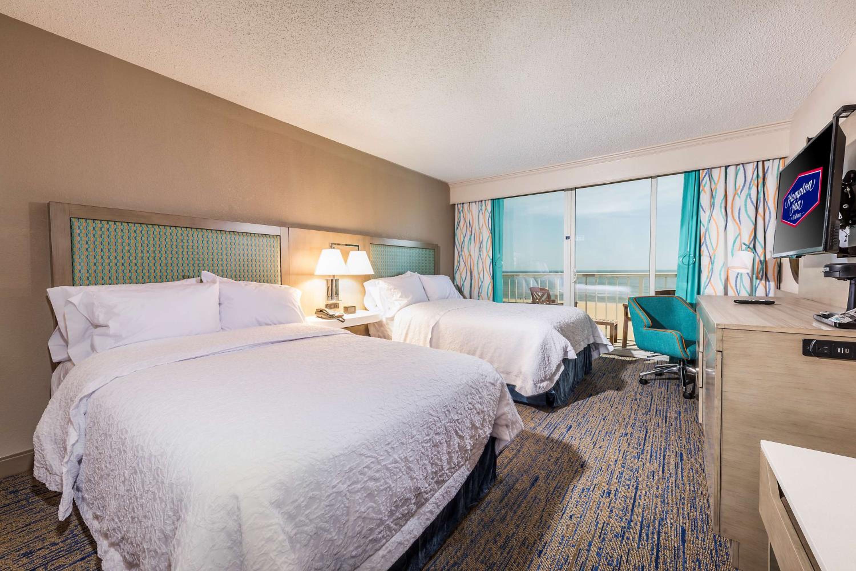 Oceanfront Queen Room with Two Queen Beds - Non-Smoking - Photo 8